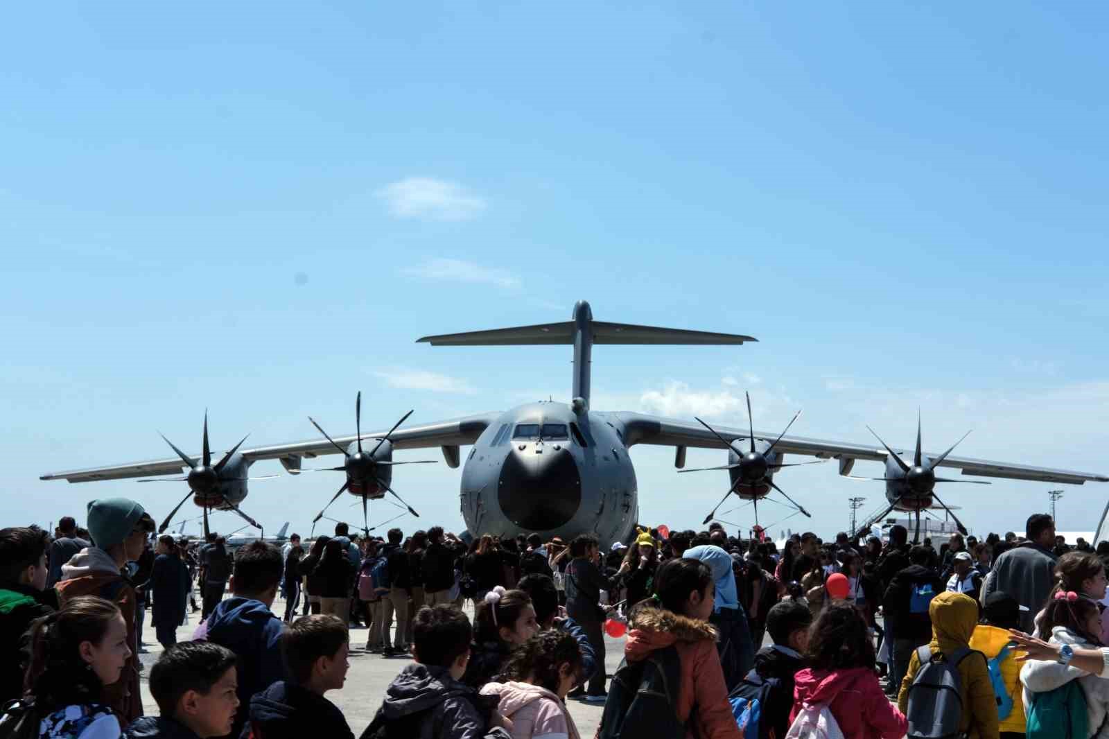 TEKNOFEST İKİNCİ GÜNÜNDE BİNLERCE ZİYARETÇİYİ AĞIRLIYOR.