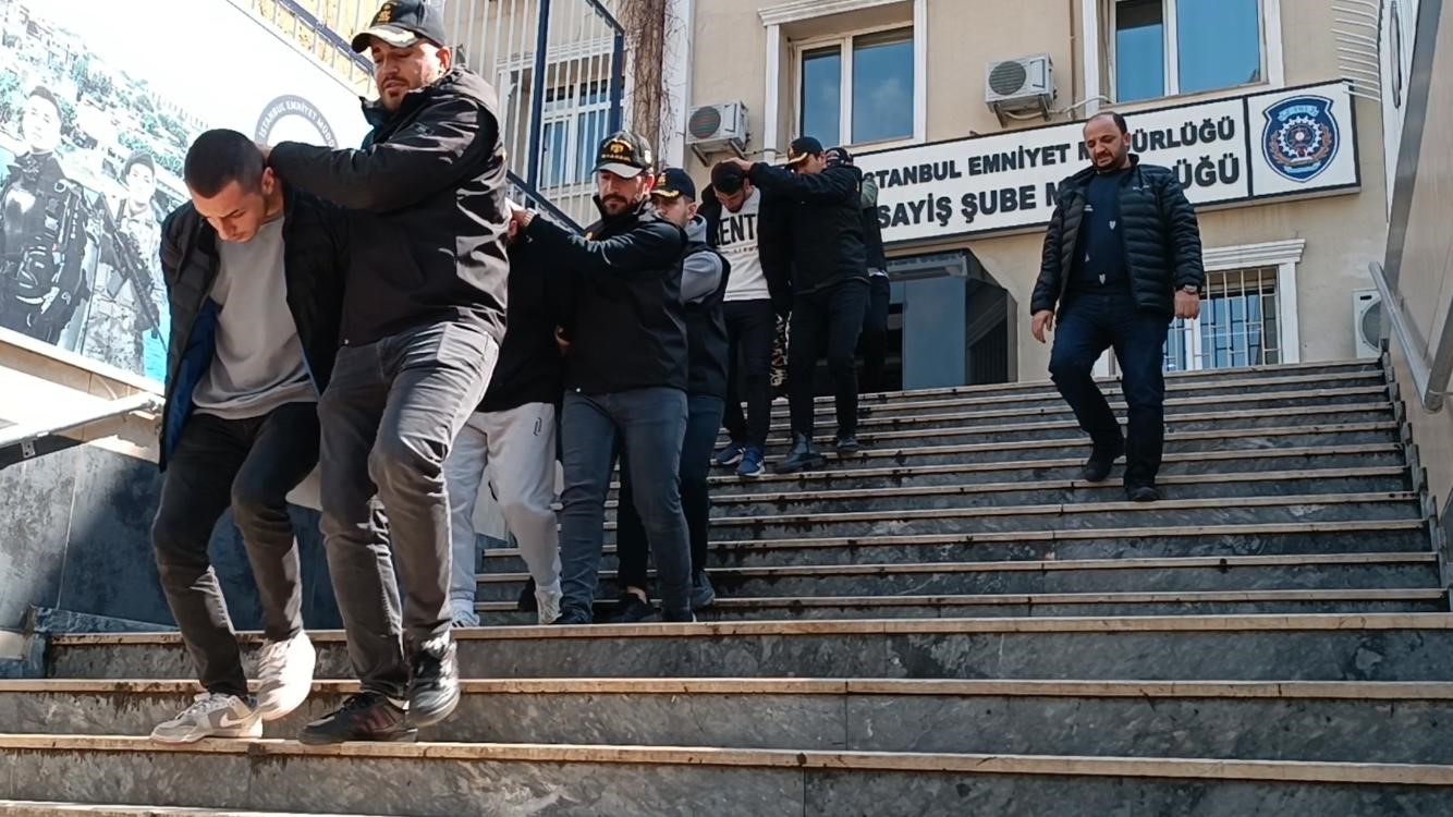 İSTANBUL’DA BİR ESNAF, KENDİSİNİ ARAYARAK BANKA GÖREVLİSİ OLDUKLARINI SÖYLEYEN VE