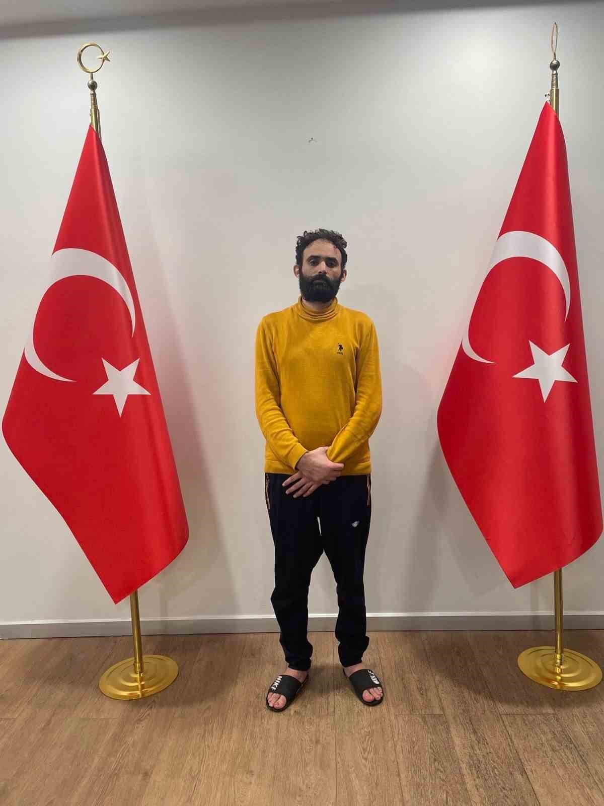 TERÖR ÖRGÜTÜ MENSUBU FİRARİ RASİM AKYOL, TÜRKİYE'YE GETİRİLDİ