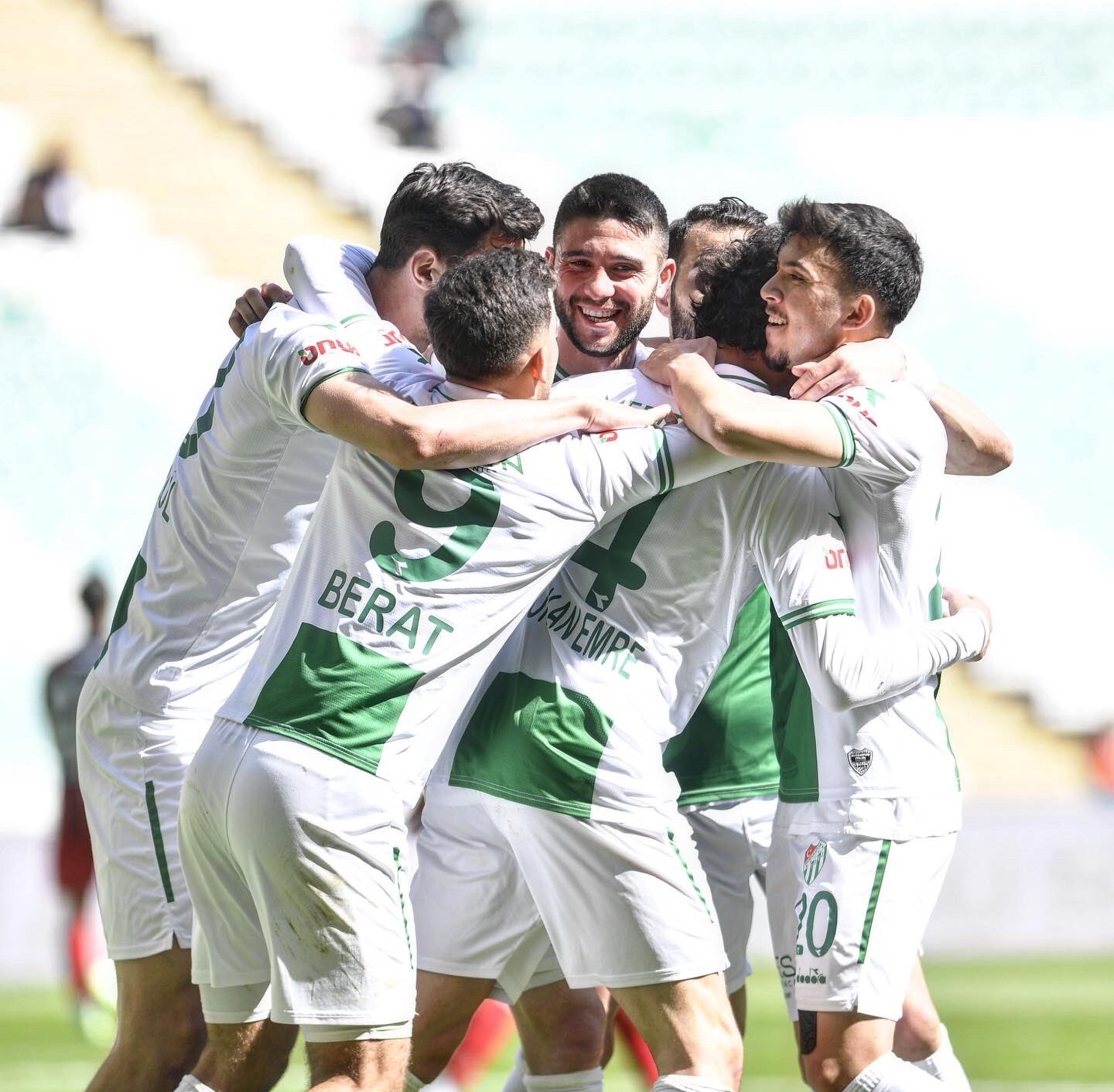 BURSASPOR SAHASINDA 24ERZİNCANSPOR'U 2-1 MAĞLUP ETTİ.