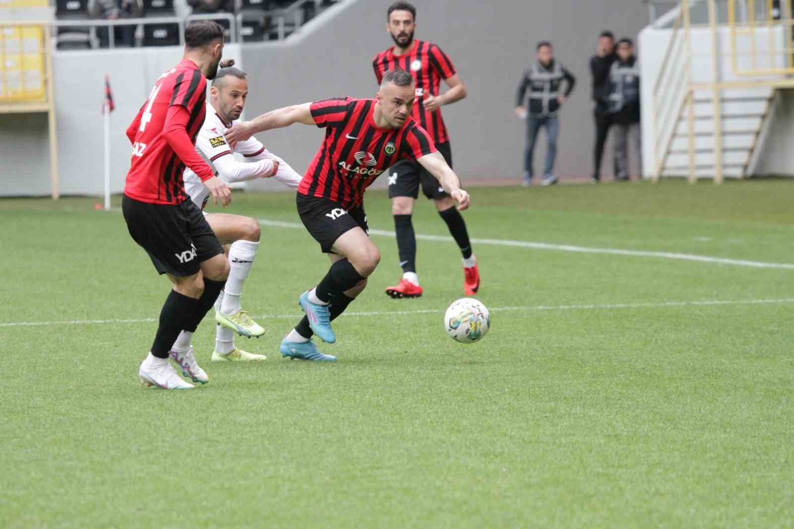 TFF. 2 LİGDE ŞAMPİYONLUK MÜCADELESİ VEREN ÇORUM FK SAHASINDA DÜZCE