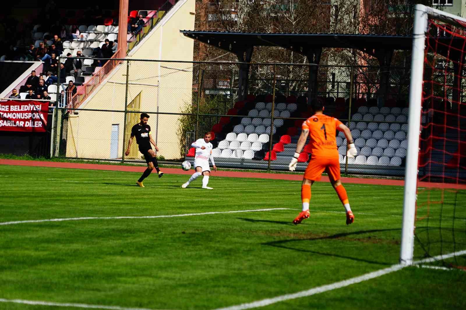 TFF 2. LİG KIRMIZI GRUP 31. HAFTASINDA GMG KASTAMONUSPOR, SAHASINDA