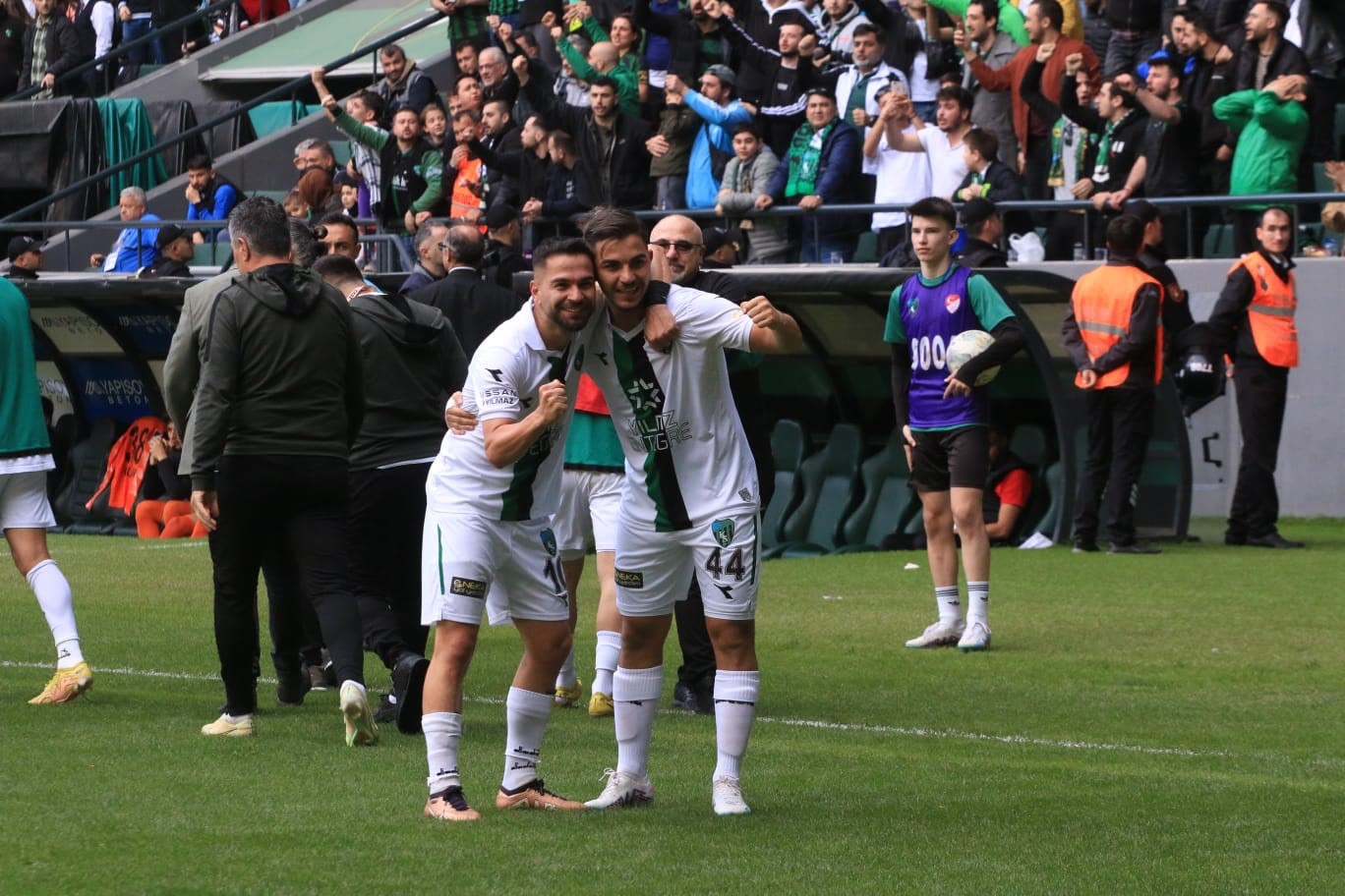 OYUNDA 64.DAKİKADA GİREN CENGİZHAN AKGÜN, 67.DAKİKADA KOCAELİSPOR'UN İLK GOLÜNÜ KAYDETTİ.