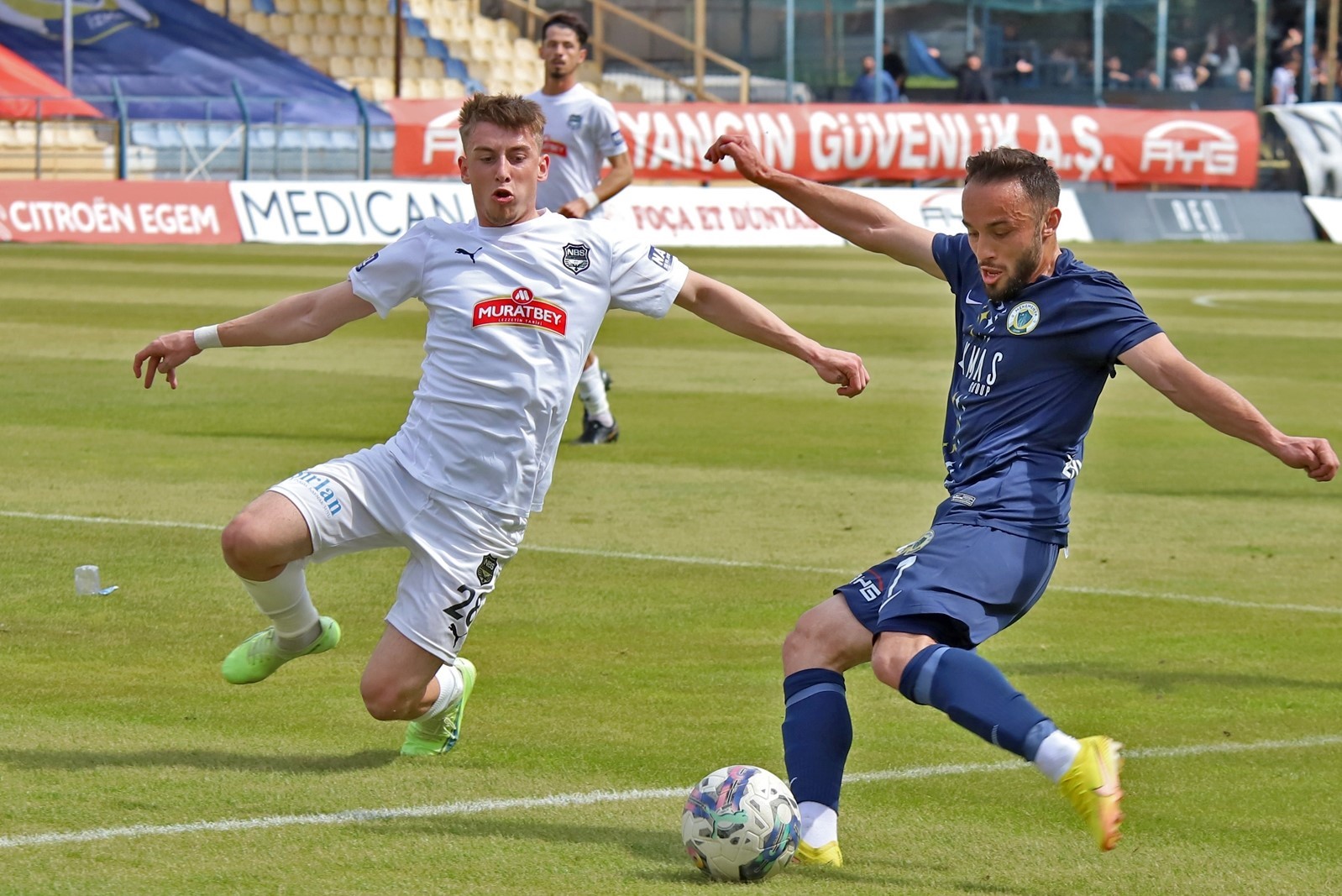 TFF 2. LİG BEYAZ GRUP 32. HAFTA MAÇINDA NAZİLLİ BELEDİYESPOR