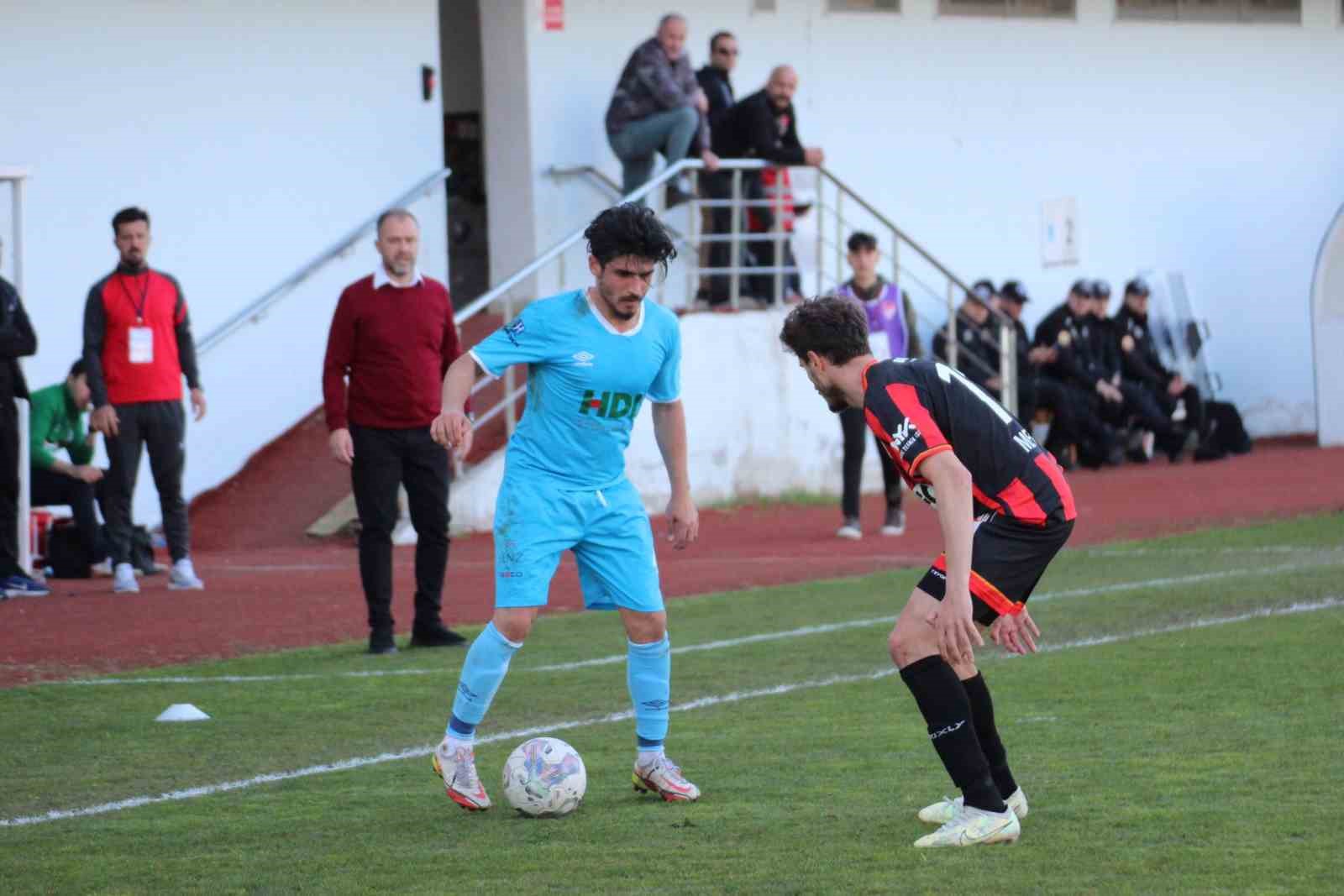 PAZARSPOR UŞAKSPOR İLE SAHASINDA BERABERE KALDI TFF 2. LİG KIRMIZI