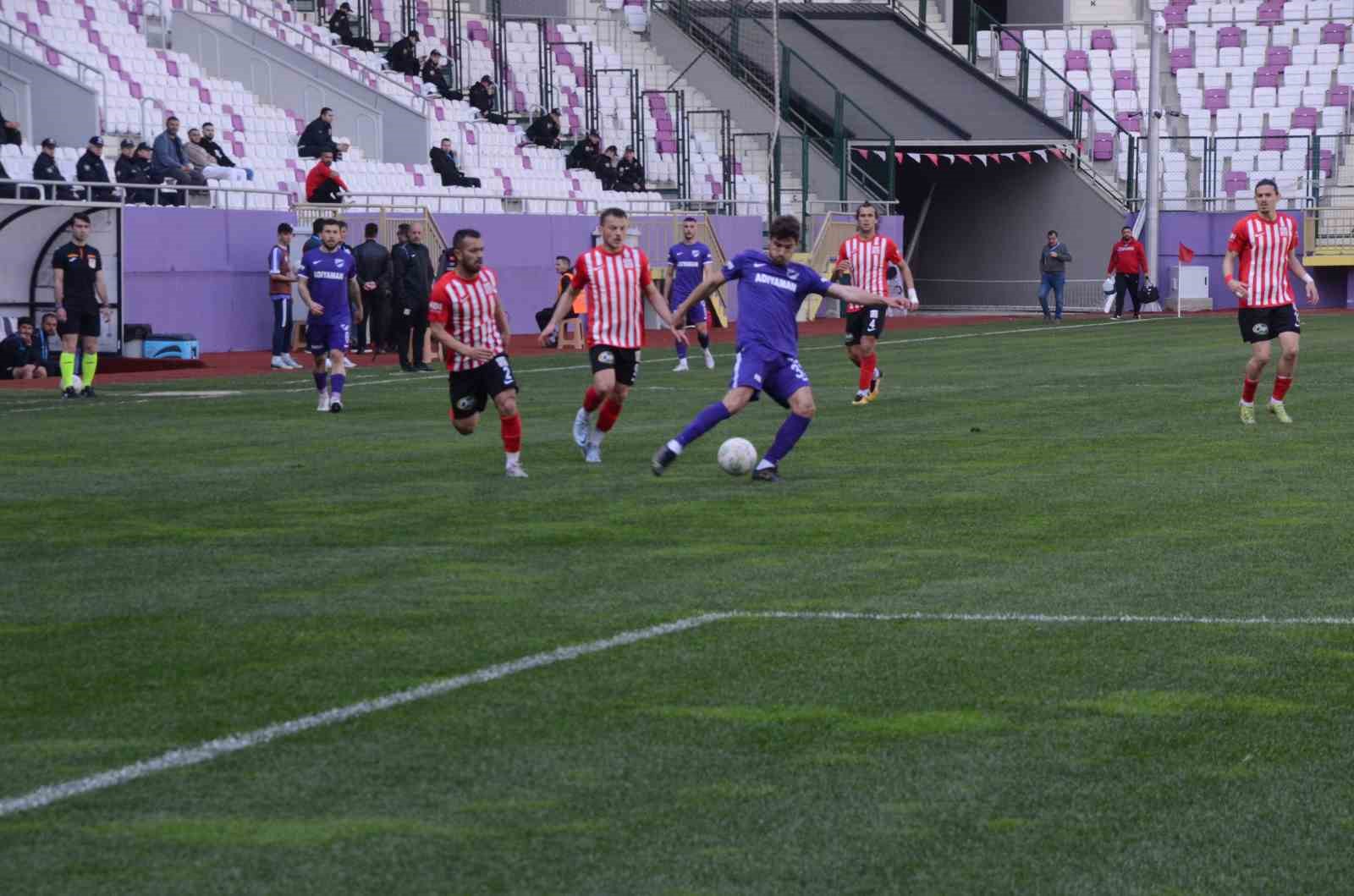 TFF 3. LİG 2. GRUP’TA MÜCADELE EDEN ORDUSPOR 1967, AYVALIKGÜCÜ