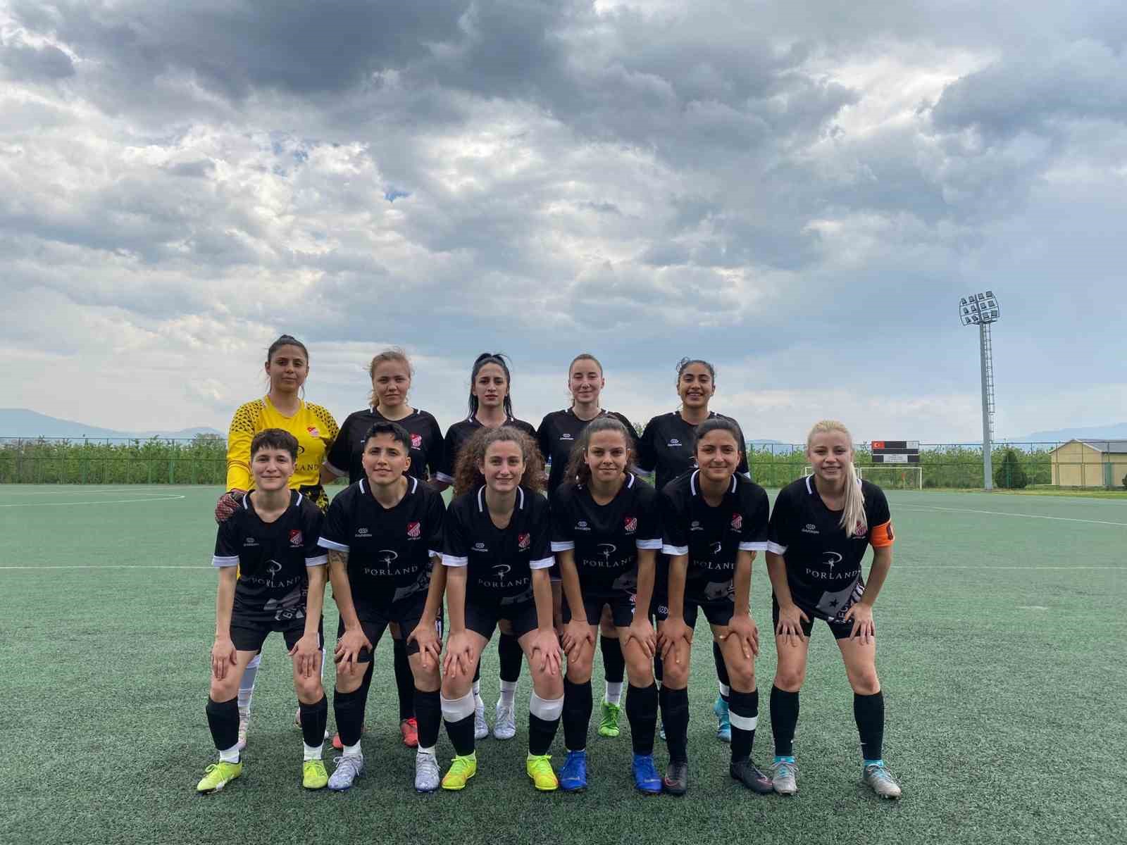 TFF BAYANLAR 3. LİG; AĞAKÖY: 0- BİLECİKSPOR 12