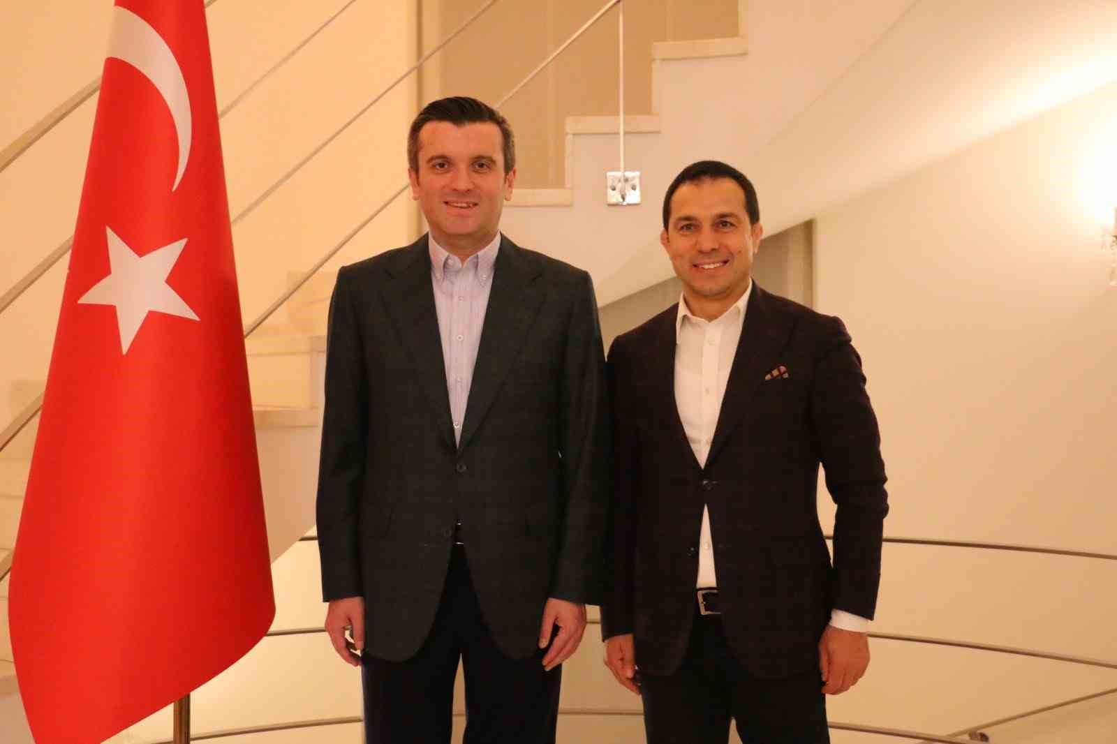 TÜRKİYE GÜREŞ FEDERASYONU (TGF) BAŞKANI ŞEREF EROĞLU İLE BERABERİNDEKİ FEDERASYON