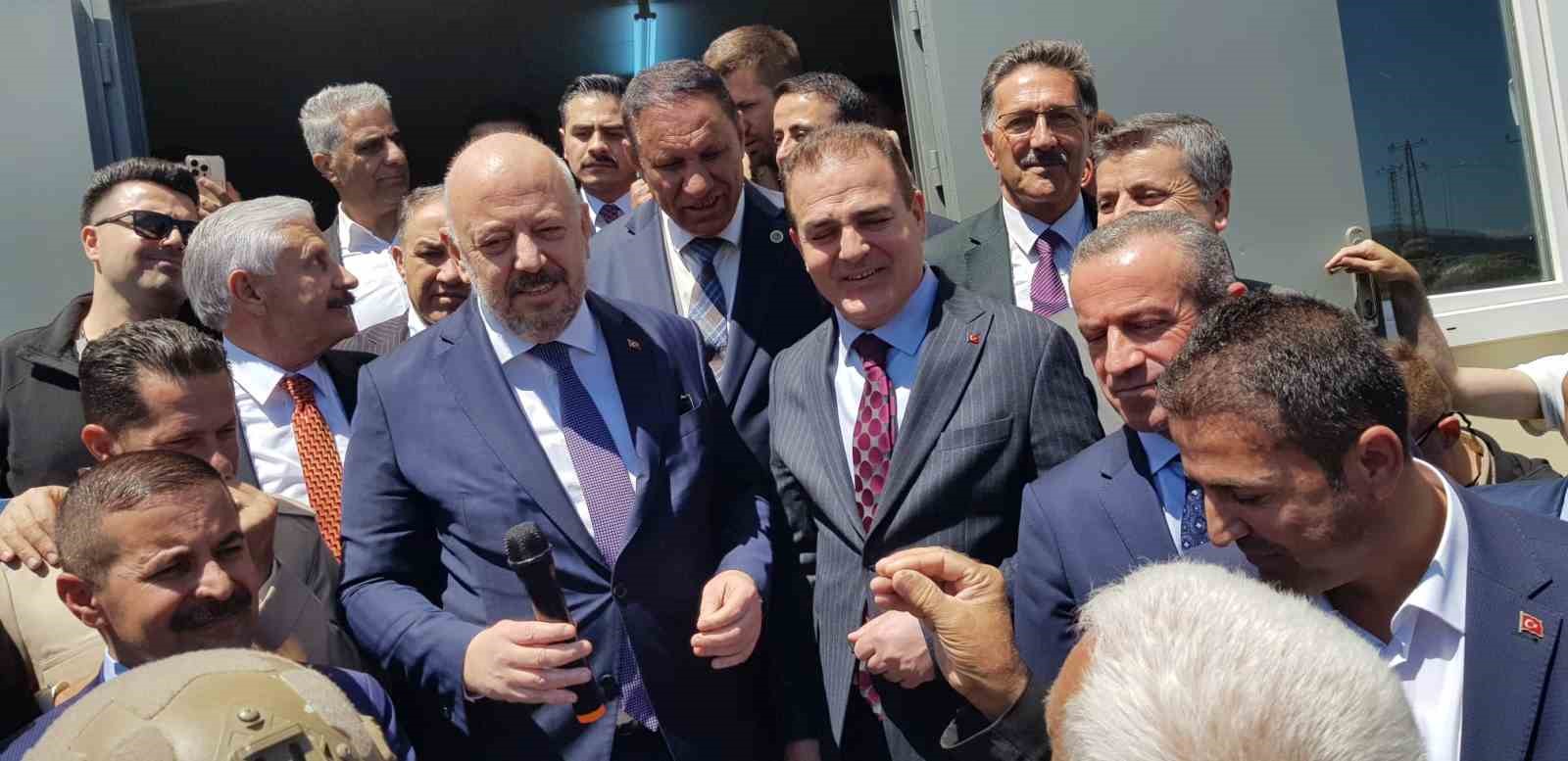 TİCARET BAKAN YARDIMCISI RIZA TUNA TURAGAY, HAKKARİ'NİN DERECİK İLÇESİNDEKİ UMURLU