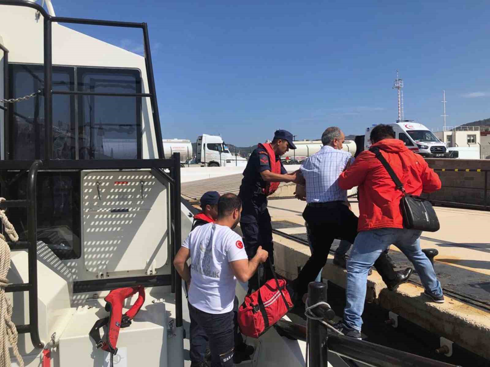 MUĞLA’NIN BODRUM AÇIKLARINDA SEYREDEN TİCARİ BİR GEMİDE RAHATSIZLANAN VATANDAŞ SAHİL