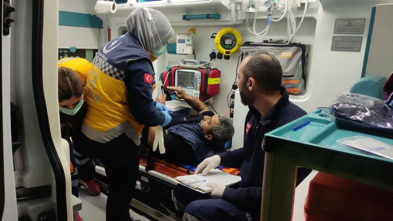 KOCAELİ’NİN GEBZE İLÇESİNDE KARŞIDAN KARŞIYA GEÇEN VATANDAŞA TİCARİ TAKSİ ÇARPTI.