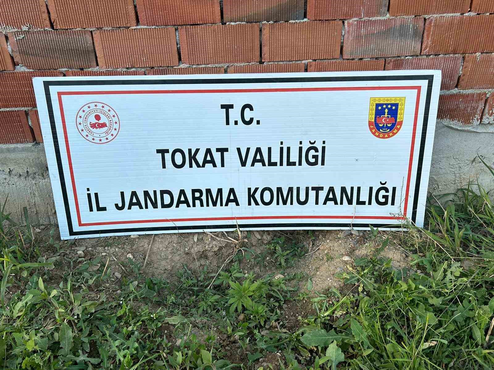 TOKAT'TIN ERBAA İLÇESİNDE KIRSAL ALANDA BULUNAN BAĞ EVLERİNDE 188 KENEVİR