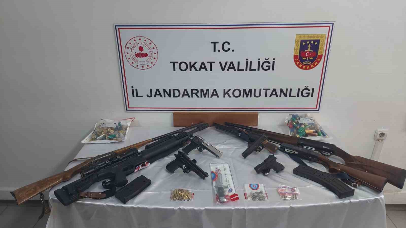 TOKAT'TA 1 KİŞİ HIRSIZLIK ŞÜPHESİYLE EVİNDE YAPILAN ARAMALAR SONUCUNDA GÖZALTINA