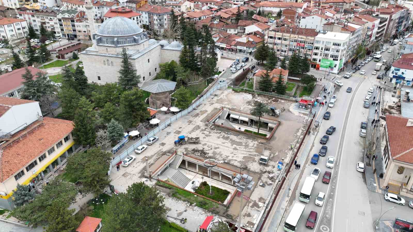 BELEDİYE BAŞKANI EYÜP EROĞLU, YENİLEME ÇALIŞMALARINA DEVAM EDİLEN HÜDAYİ SAYIBAŞ