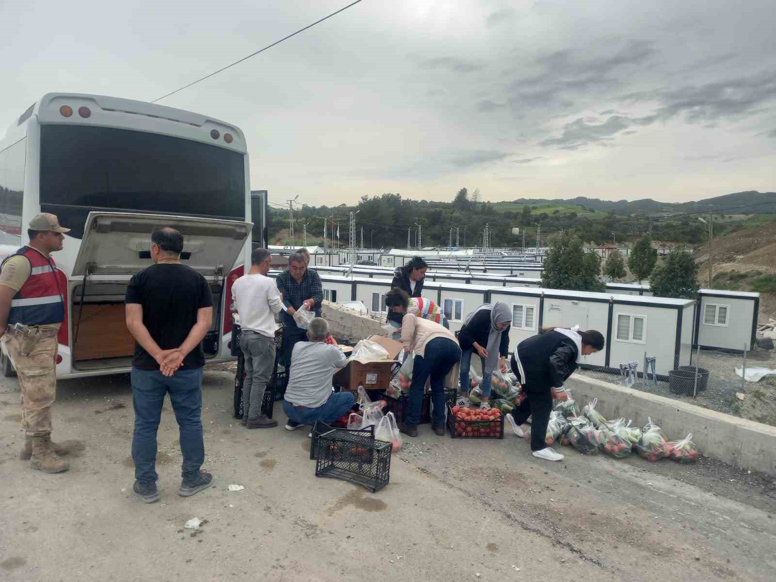 KUMLUCA HAL TOPTAŞ SPOR KULÜBÜ DEPREM BÖLGESİ YARDIM ELİ ÜYELERİ