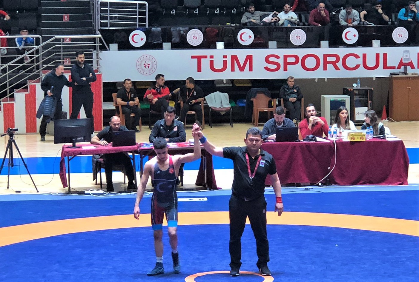 TORKU ŞEKERSPOR GÜREŞ TAKIMI, 2 SPORCU İLE GİTTİĞİ SAMSUN’DAN 2