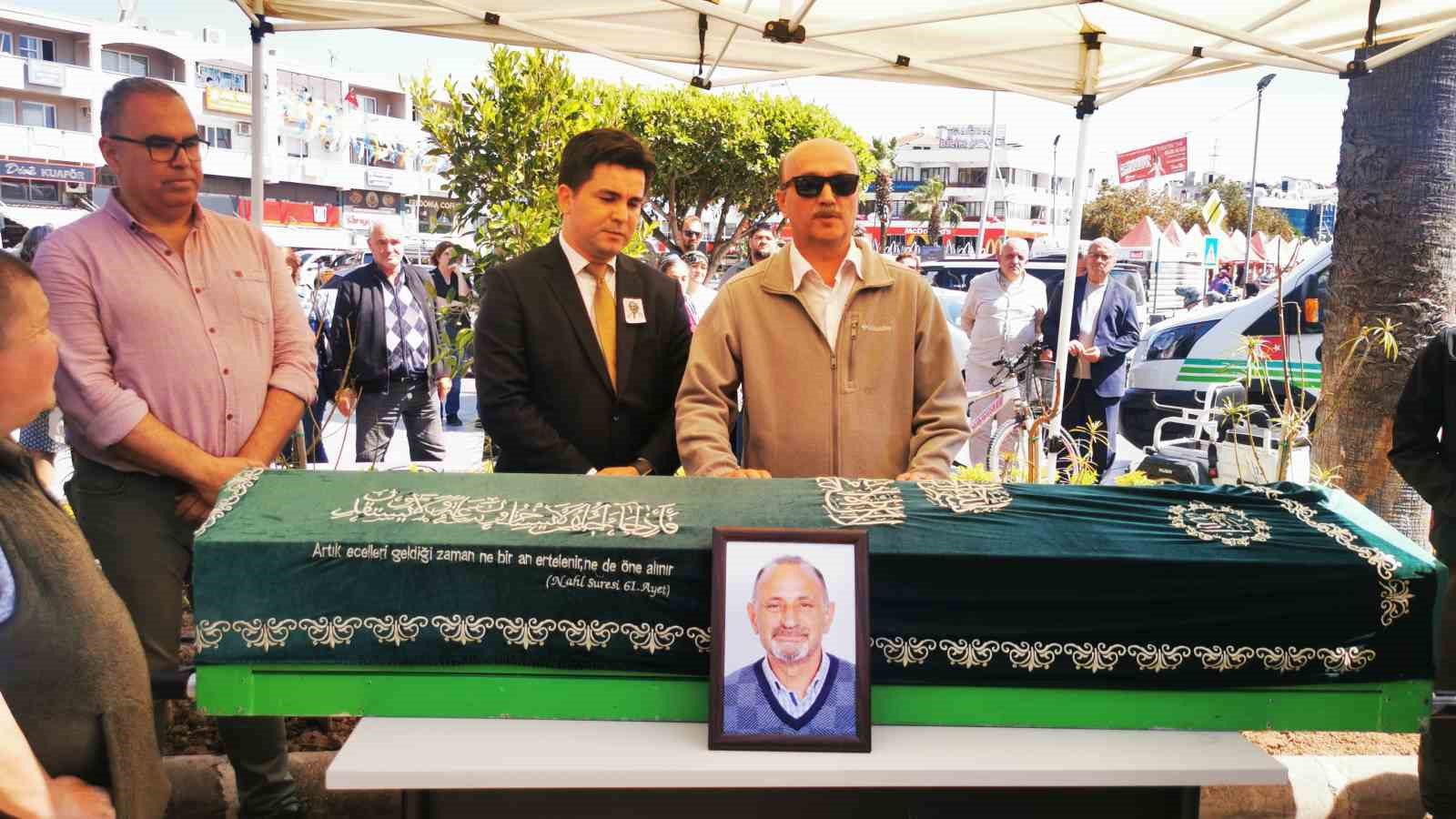 TRAFİK KAZASINDA HAYATINI KAYBEDEN DOKTOR SON GÖREV YERİNDE GÖZYAŞI VE
