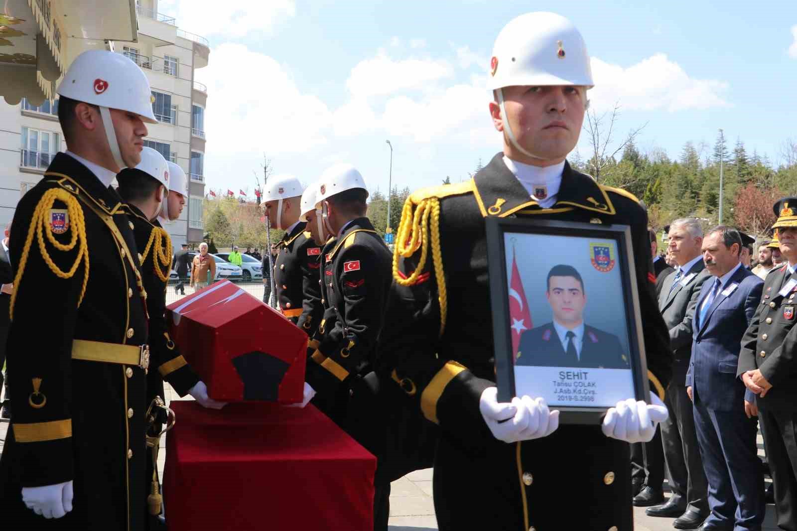 ANKARA’DA TRAFİK KAZASINDA ŞEHİT OLAN ASTSUBAY KIDEMLİ ÇAVUŞ TANSU ÇOLAK