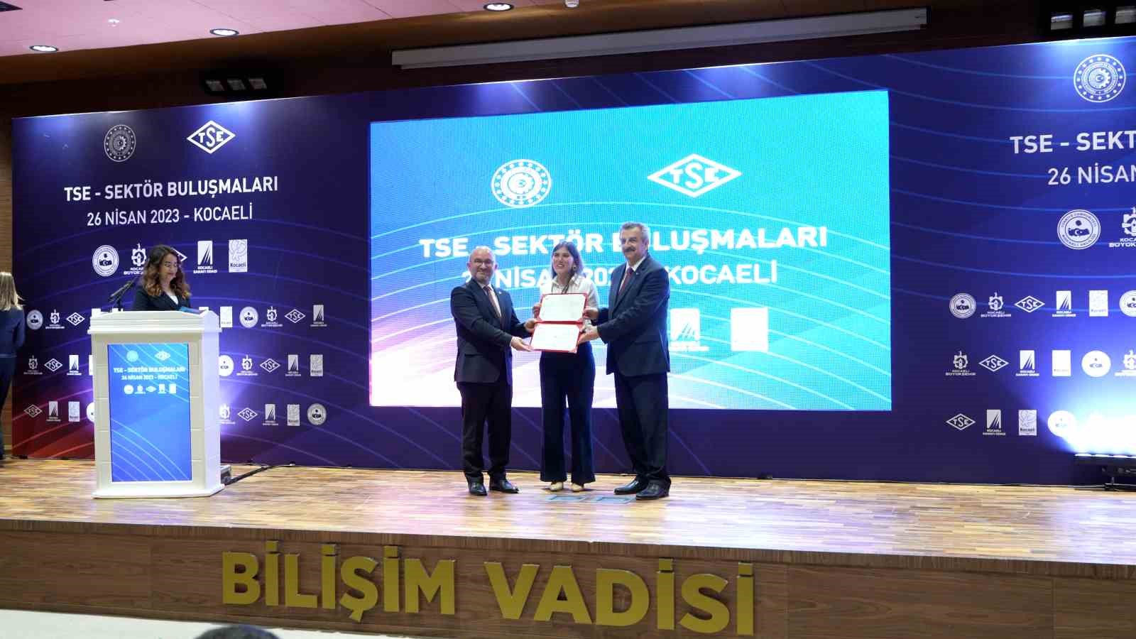 İŞ DÜNYASININ FARKLI SEKTÖRLERİNDEN TEMSİLCİLERİN BİR ARAYA GELDİĞİ "TSE SEKTÖR