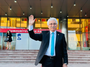 &nbsp; &nbsp; CHP Balıkesir Milletvekili Aday Adayı olan ancak kendine