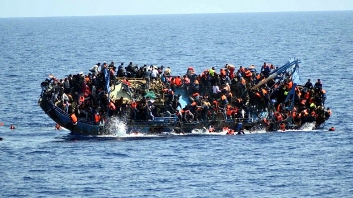 TUNUS AÇIKLARINDA DÜZENSİZ GÖÇMENLERİ TAŞIYAN TEKNENİN BATMASI SONUCU 25 KİŞİ