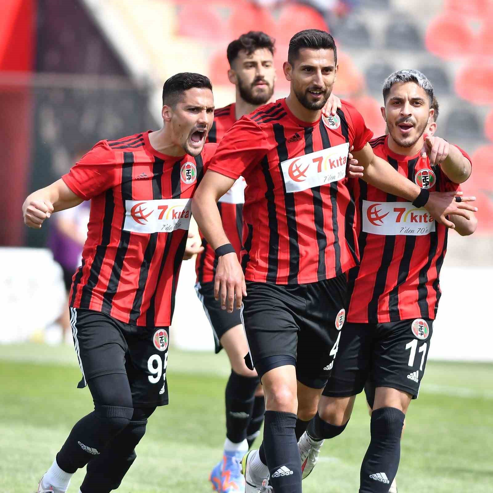 TFF 3. LİG 2. GRUP TEMSİLCİSİ TURGUTLUSPOR EVİNDE OYNADIĞI MAÇTA