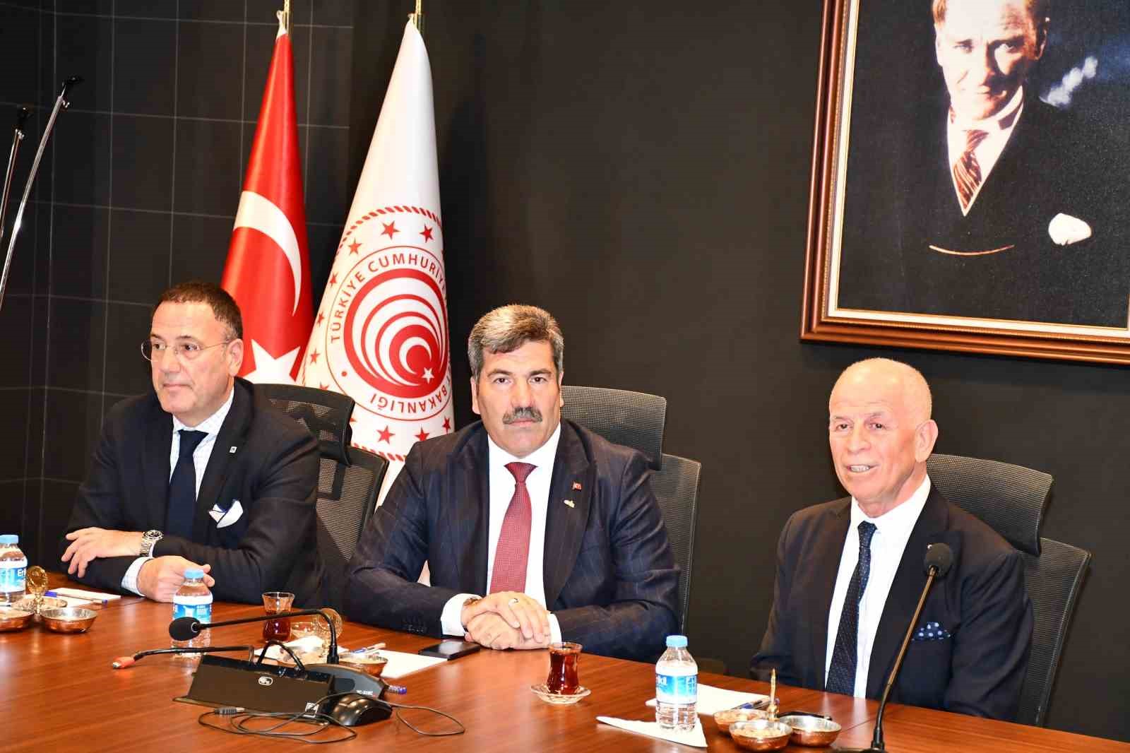 TÜRK HALI SEKTÖRÜ İÇİN TARİHİ İMZA