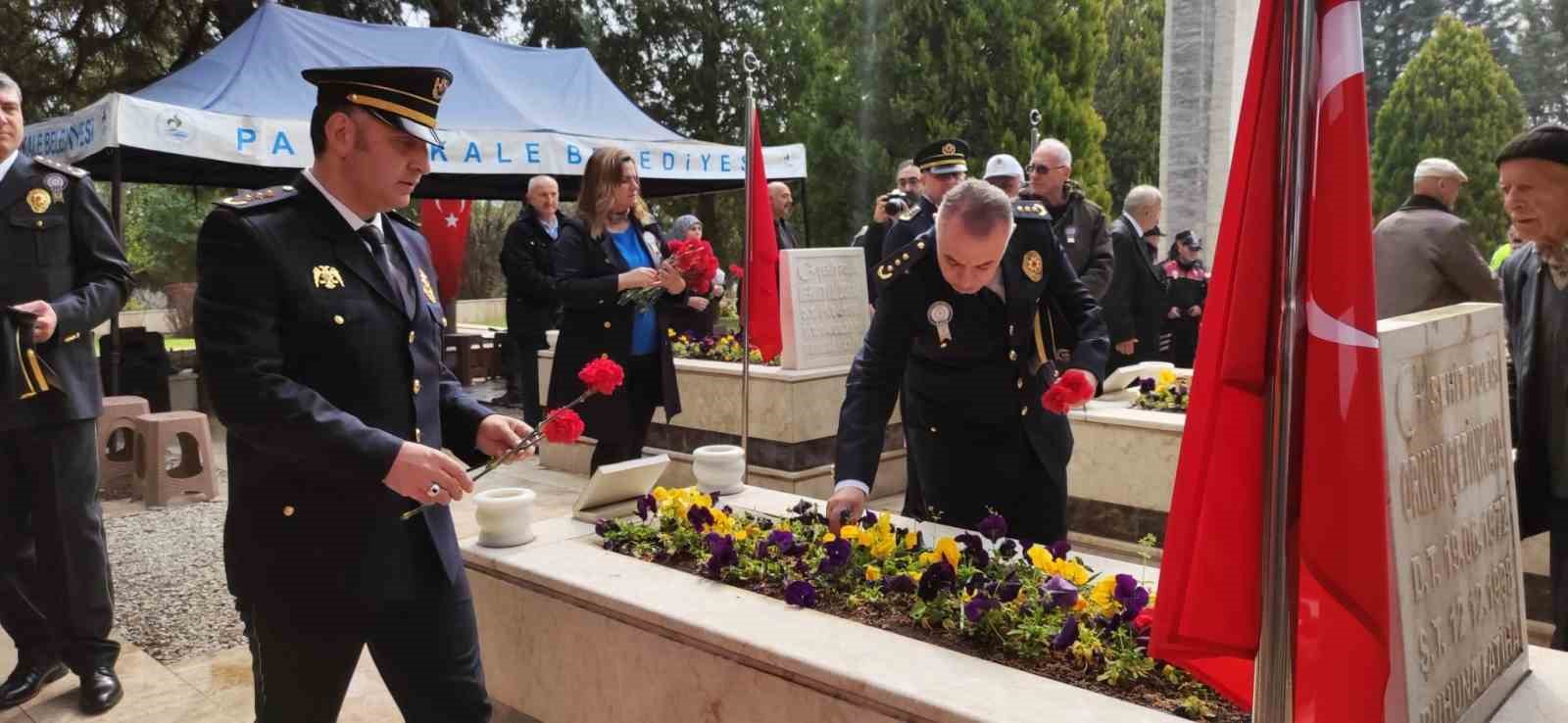 DENİZLİ’DE TÜRK POLİS TEŞKİLATININ 178’İNCİ YILDÖNÜMÜ NEDENİYLE ÇELENK SUNUMU GERÇEKLEŞTİRİLİRKEN,
