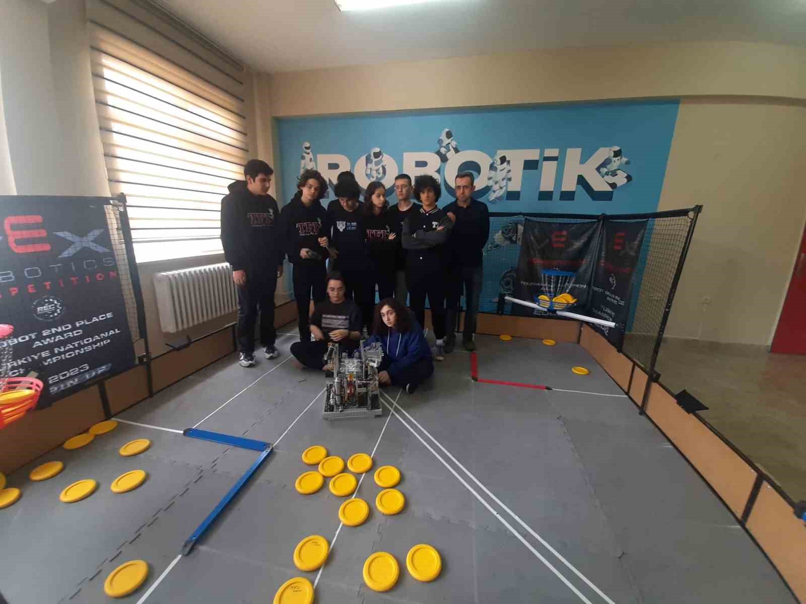 TEKİRDAĞ’IN SÜLEYMANPAŞA İLÇESİNDE BULUNAN EBRU NAYİM FEN LİSESİ ROBOTİK KODLAMA