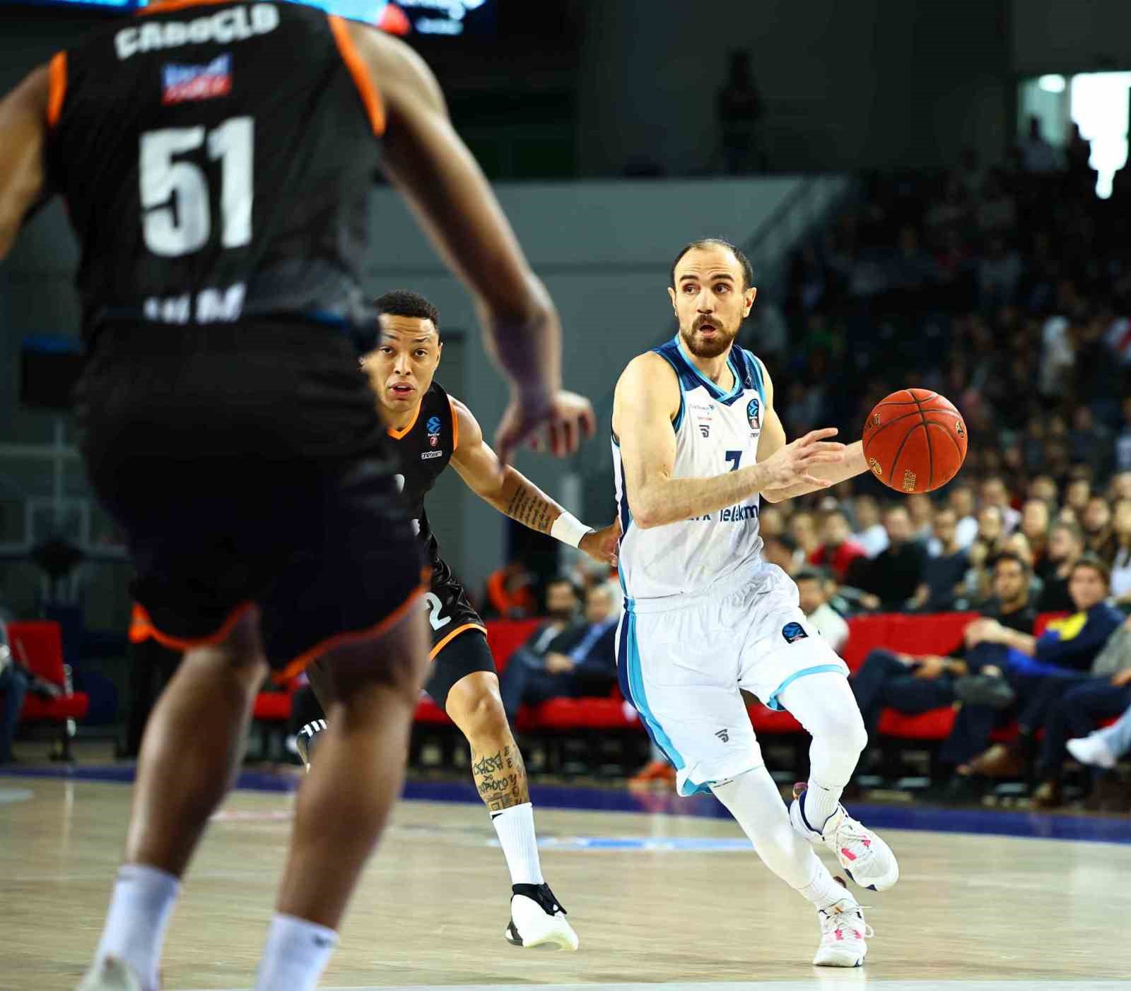 TÜRK TELEKOM, EUROCUP YARI FİNALİNDE DEPLASMANDA PROMETEY'Yİ RİGA'DA 76-74 YENEREK