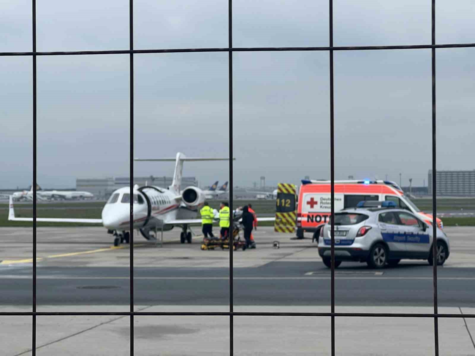 TÜRKİYE, ALMANYA'DAKİ 2 TÜRK HASTA İÇİN AMBULANS UÇAK GÖNDERDİ