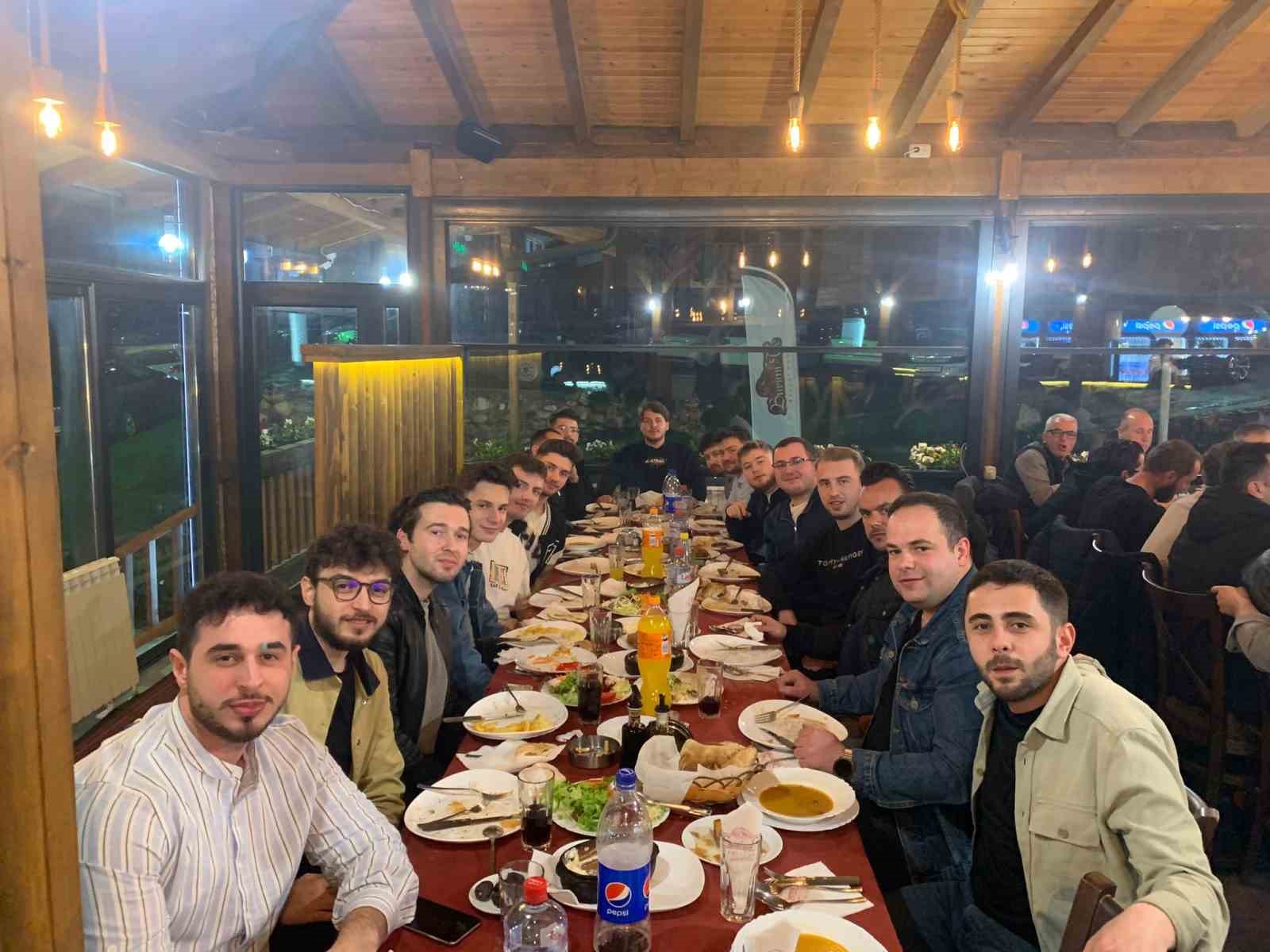 TÜRKİYE’DE OKUYAN MAKEDONYALI ÖĞRENCİLER İFTARDA BULUŞTU