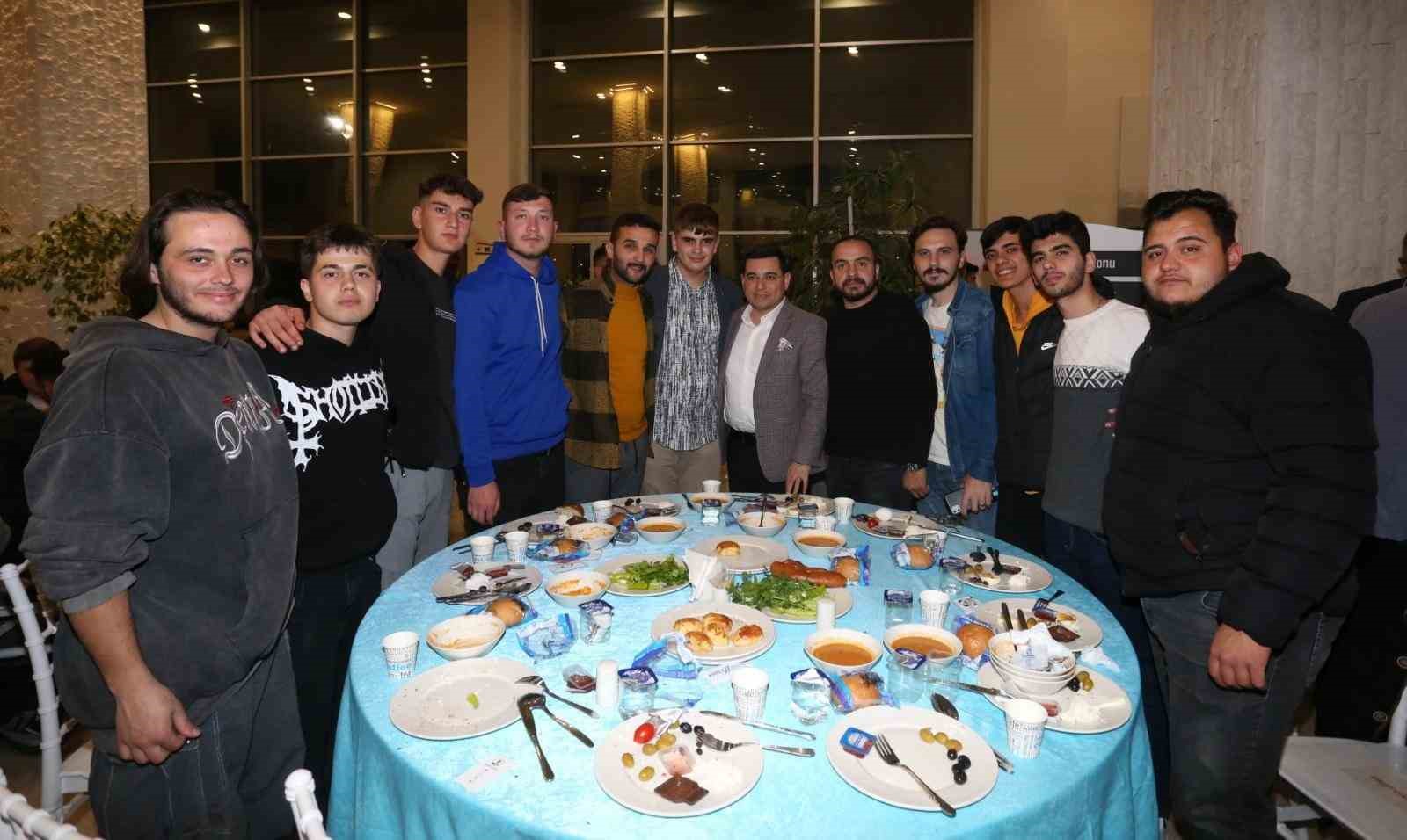 AK PARTİ ANTALYA İL GENÇLİK KOLLARI’NIN SAHUR PROGRAMINDA KONUŞAN KEPEZ