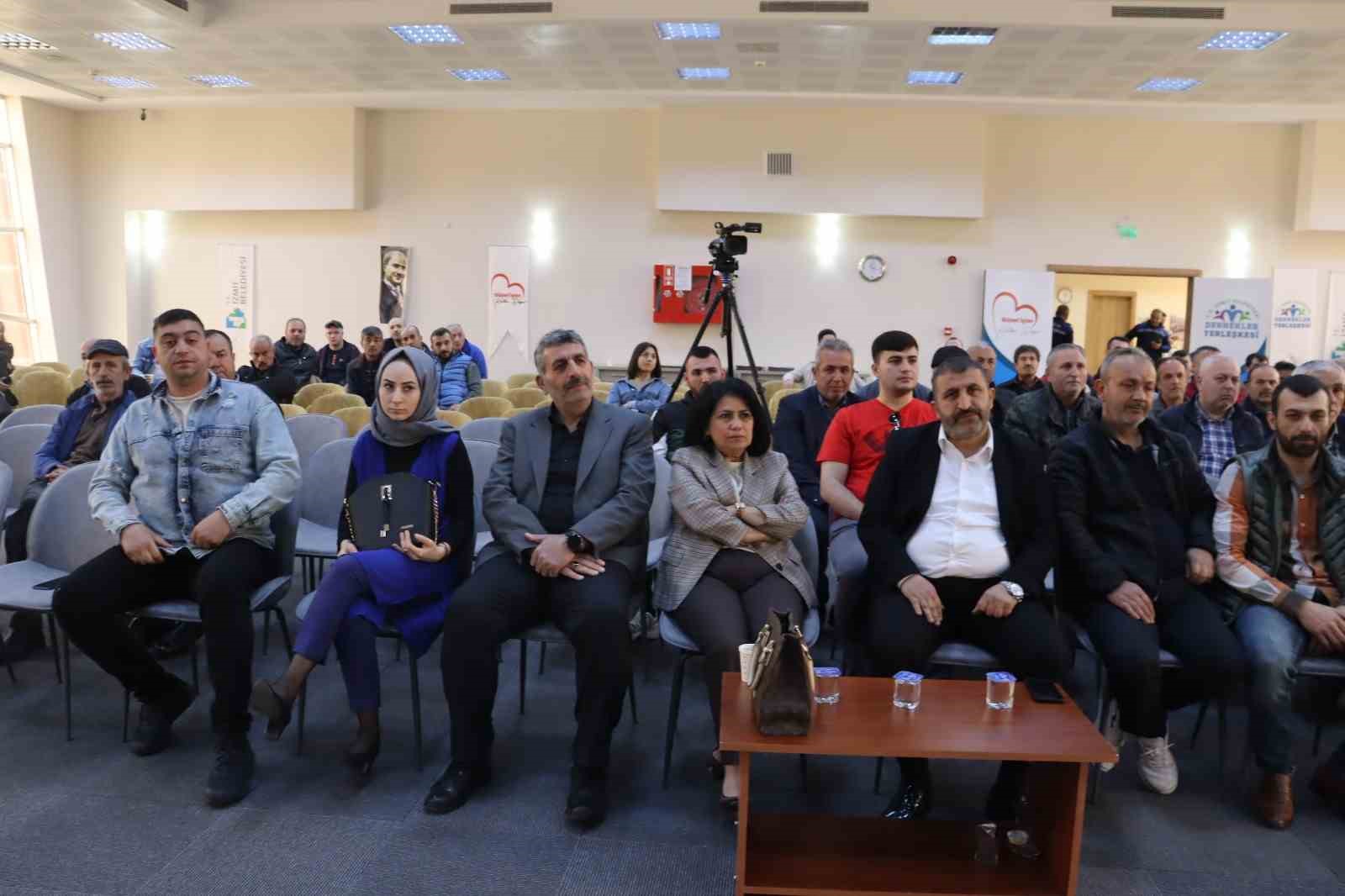 TÜYSÜZLER PAZARINDA BULUNAN 45 PAZAR YERİ İÇİN İZMİT BELEDİYESİ DERNEKLER