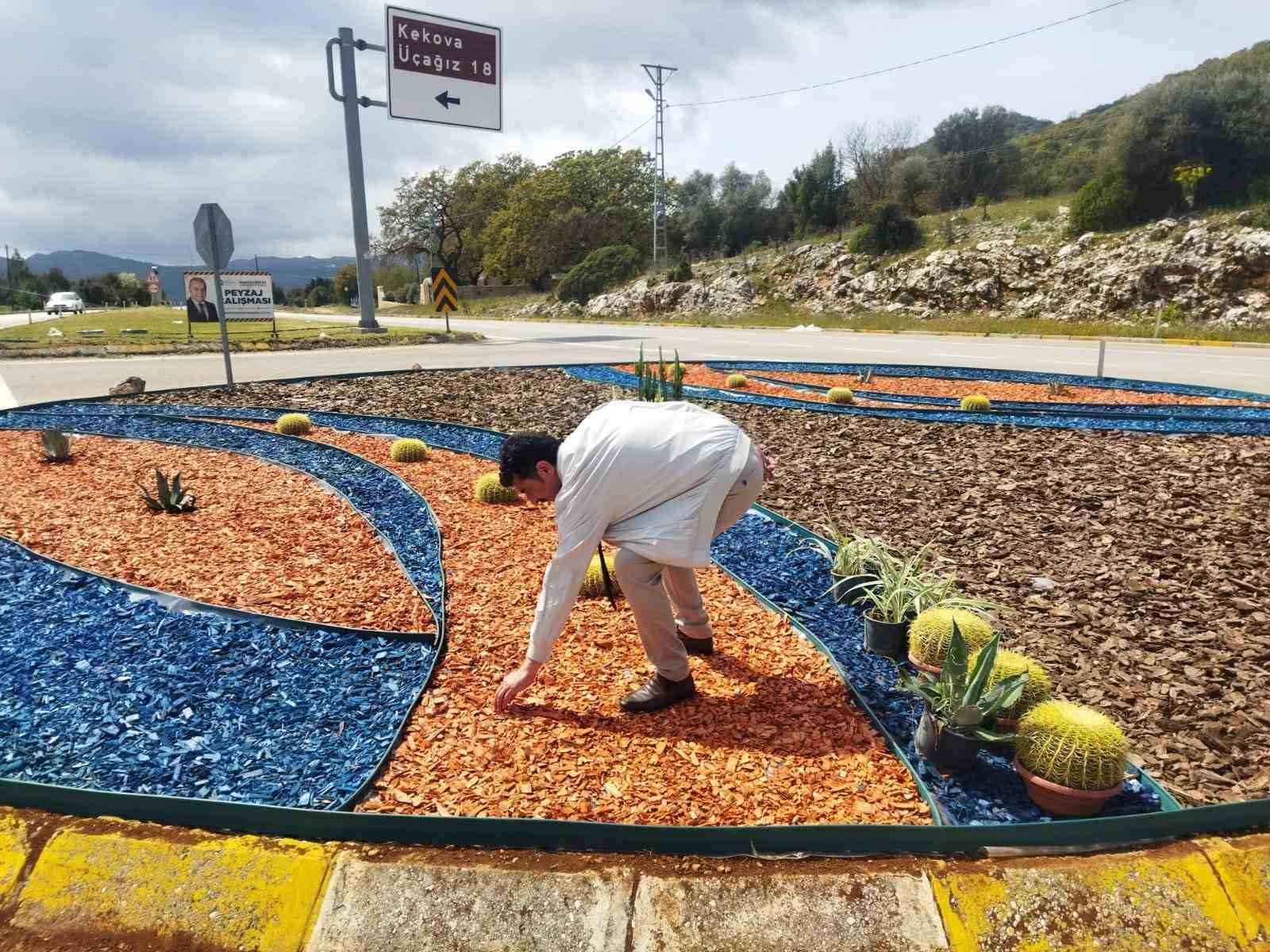 ANTALYA BÜYÜKŞEHİR BELEDİYESİ, DEMRE-KAŞ SINIRI ÜÇAĞIZ KEKOVA KAVŞAĞINA KURAKÇIL PEYZAJ