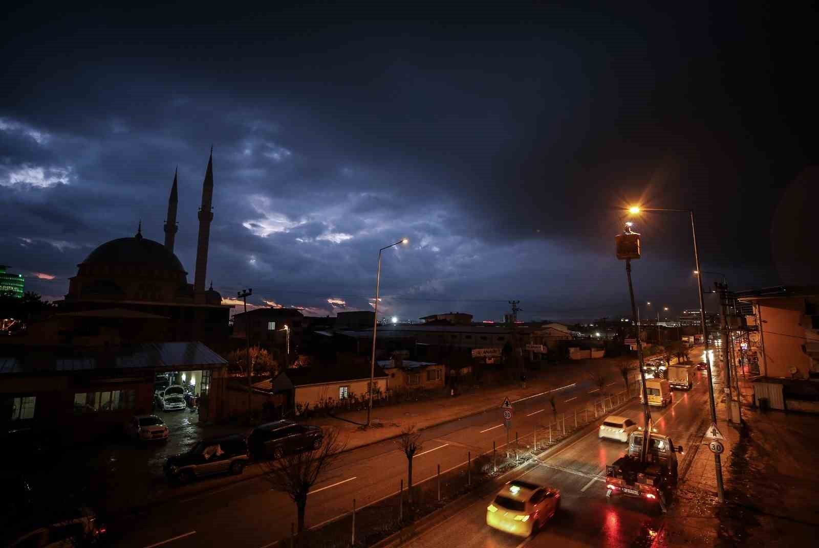 BAYRAM ÖNCESİ KESİNTİSİZ ENERJİ TEDBİRLERİNİ ALAN UEDAŞ, 620 KİŞİLİK SAHA