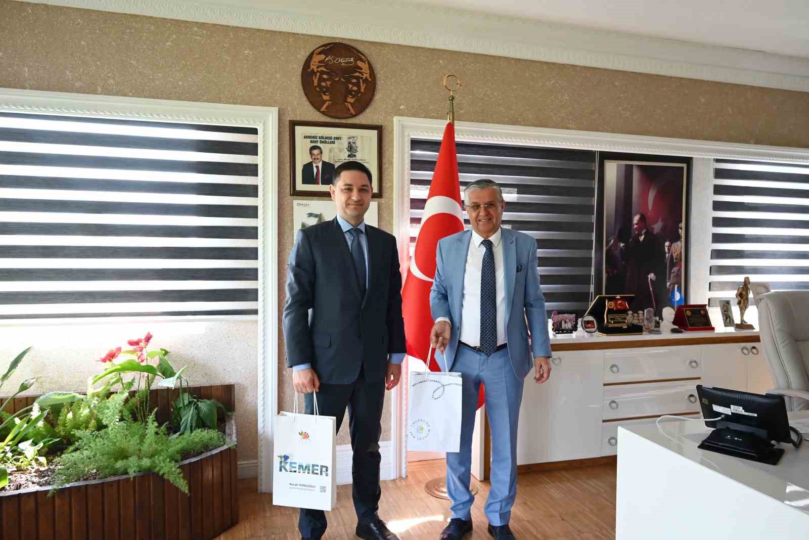 KEMER BELEDİYE BAŞKANI NECATİ TOPALOĞLU'NU(SAGDA) ZİYARET EDEN UKRAYNA'NIN ANTALYA KONSOLOSU