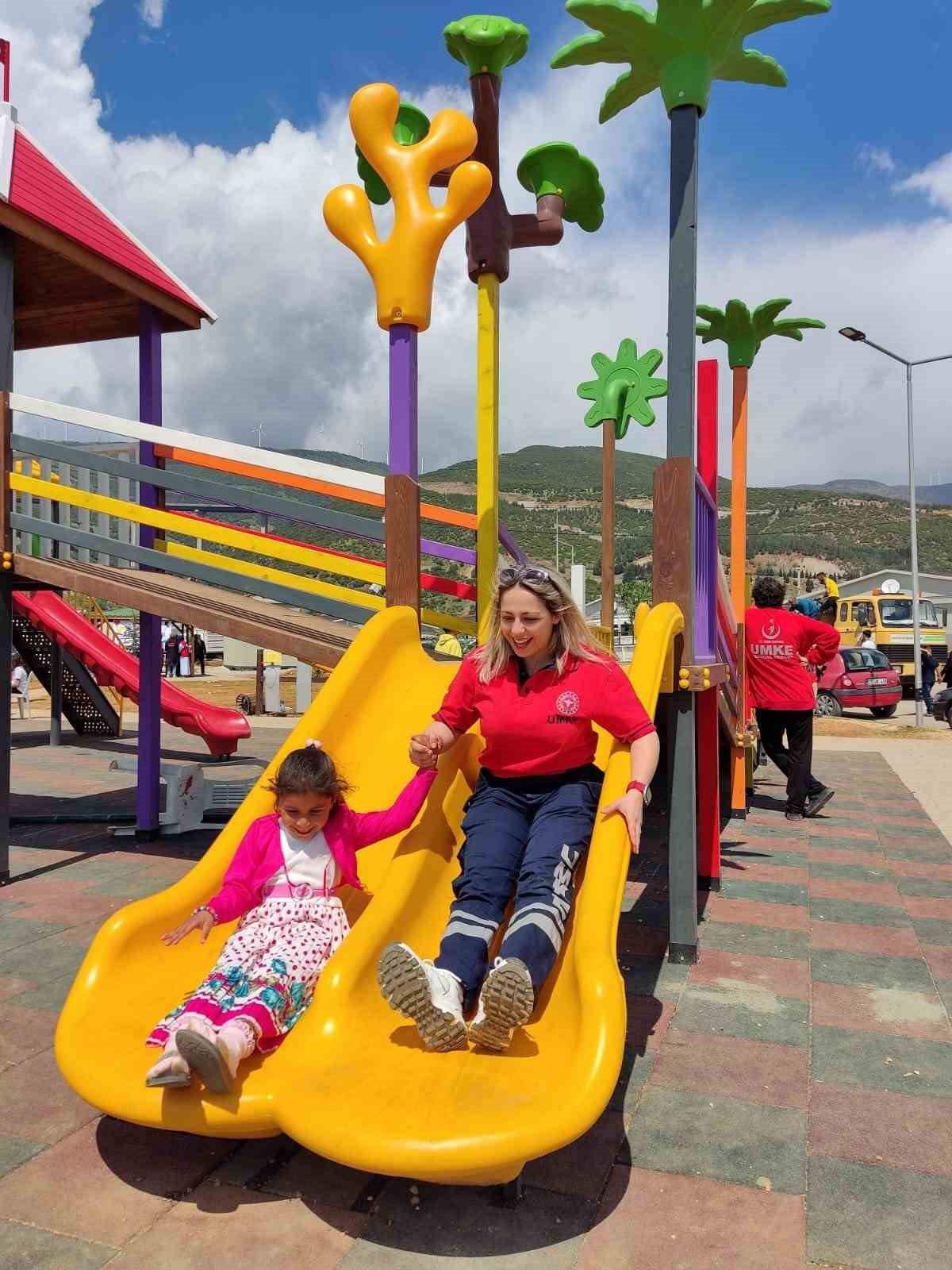 DÜZCE’DEN, GAZİANTEP NURDAĞI’NA GİDEN UMKE VE 112 GÖNÜLLÜLERİ DEPREM BÖLGESİNDE