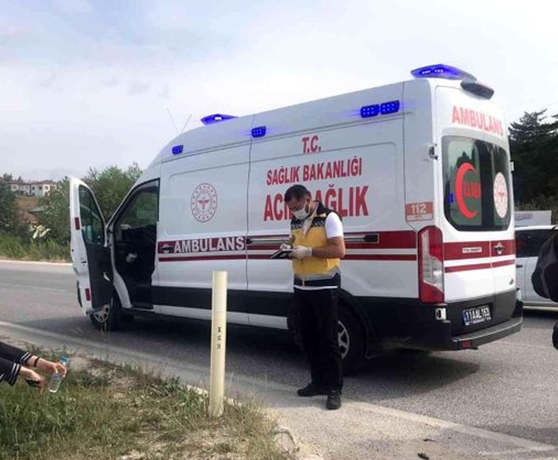 ÜNİVERSİTE KAVŞAĞINDA TRAFİK KAZASI; 1 YARALI