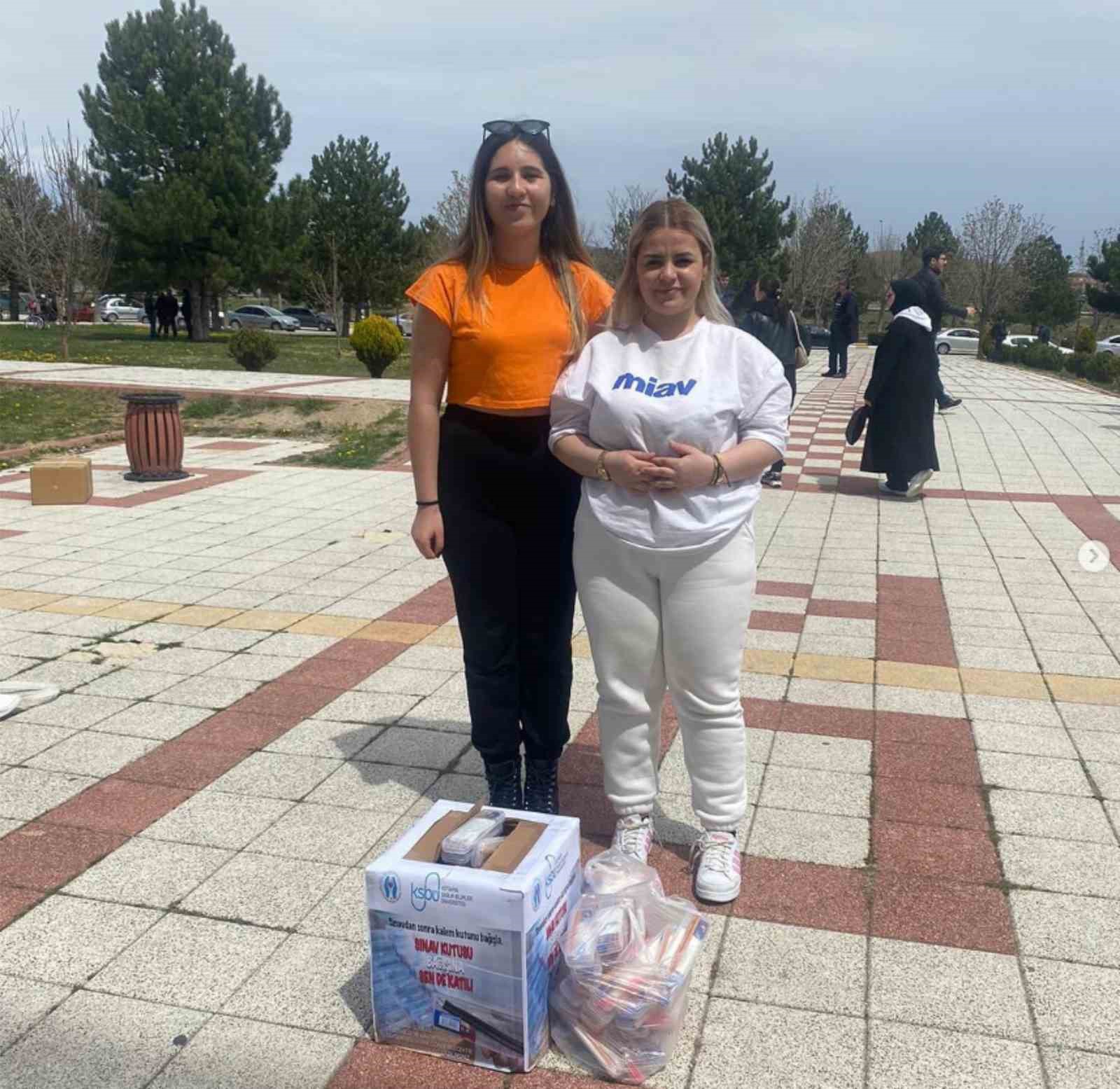 ÜNİVERSİTE ÖĞRENCİLERİNDEN ANLAMLI DAVRANIŞ