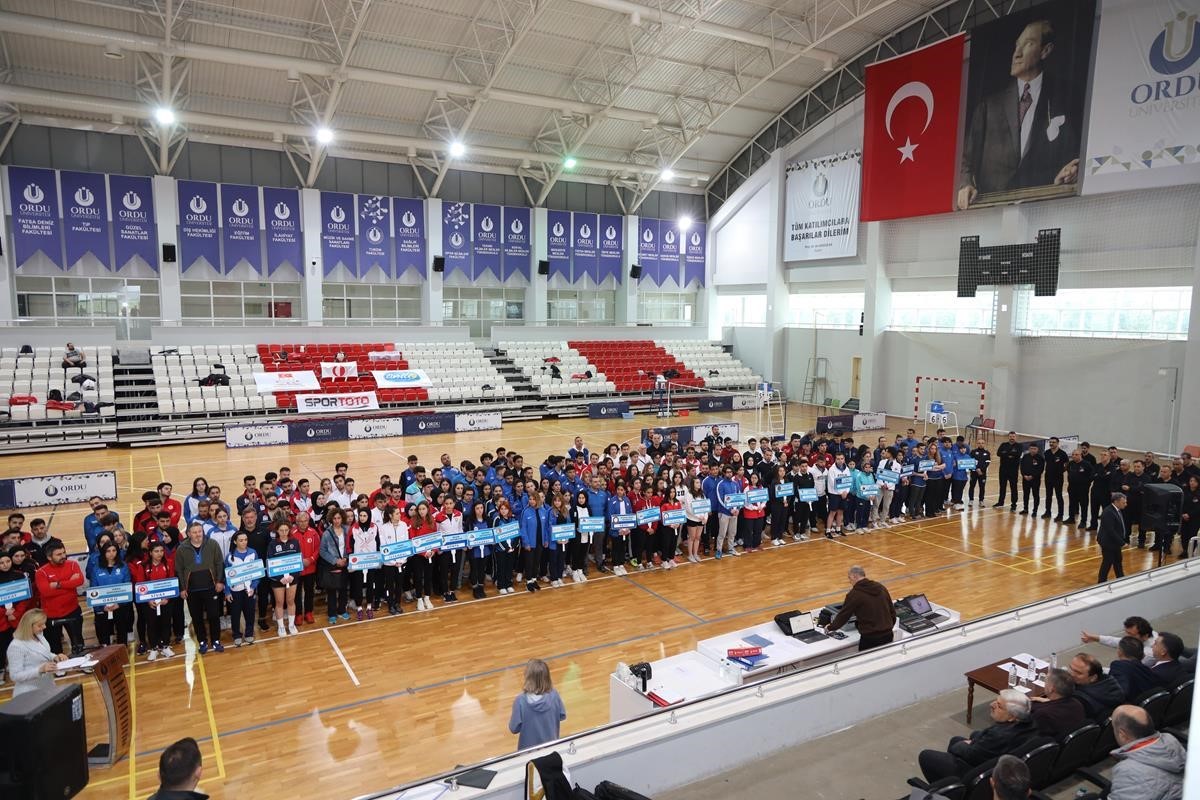 ÜNİVERSİTELER ARASI BADMİNTON TÜRKİYE ŞAMPİYONASI, ORDU ÜNİVERSİTESİ EV SAHİPLİĞİNDE BAŞLADI.