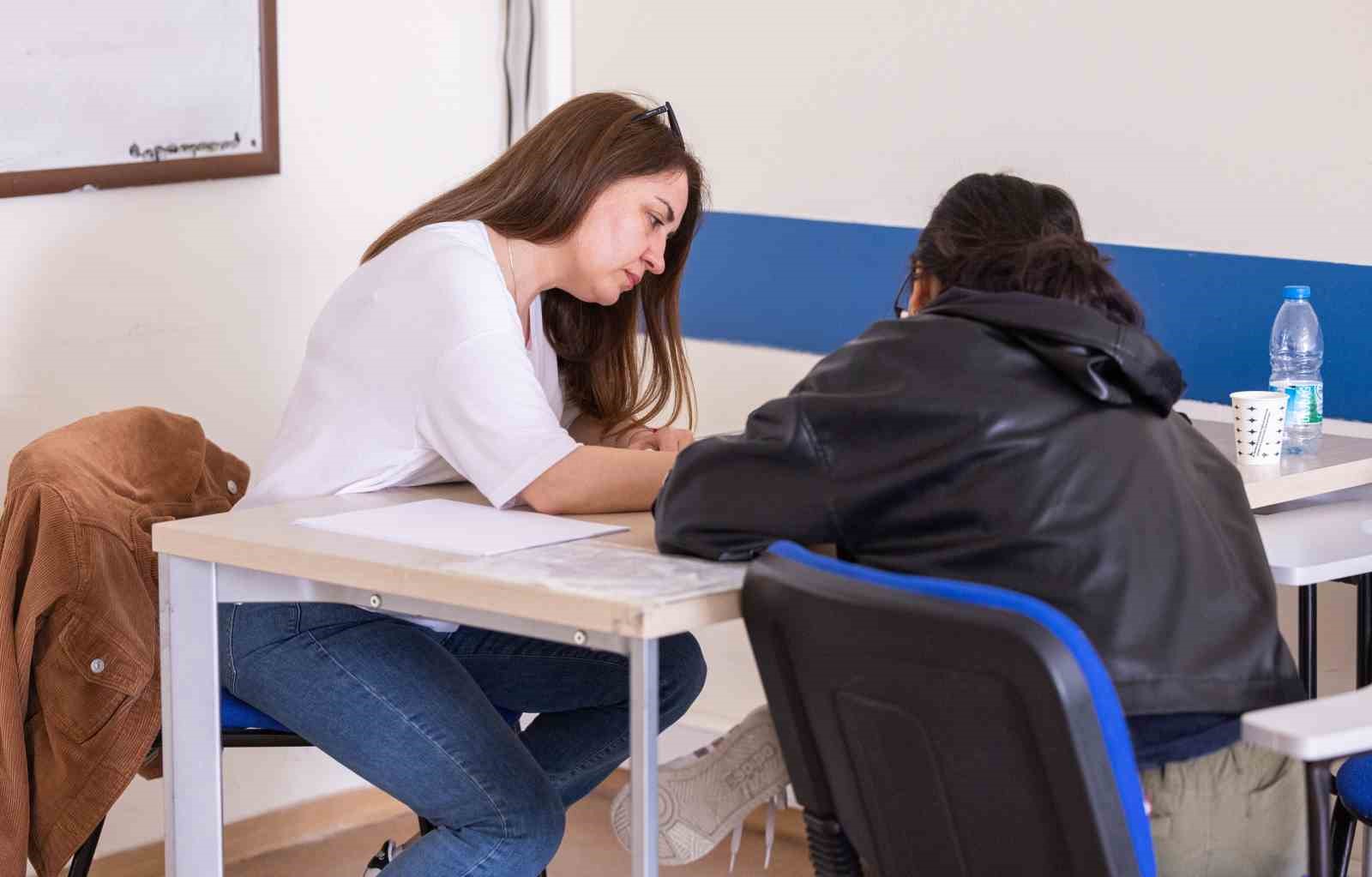 YAŞAR ÜNİVERSİTESİ ENDÜSTRİ MÜHENDİSLİĞİ TOPLULUĞU ÖĞRENCİLERİ, KAHRAMANMARAŞ DEPREMLERİNDEN ETKİLENEN, GEÇİCİ