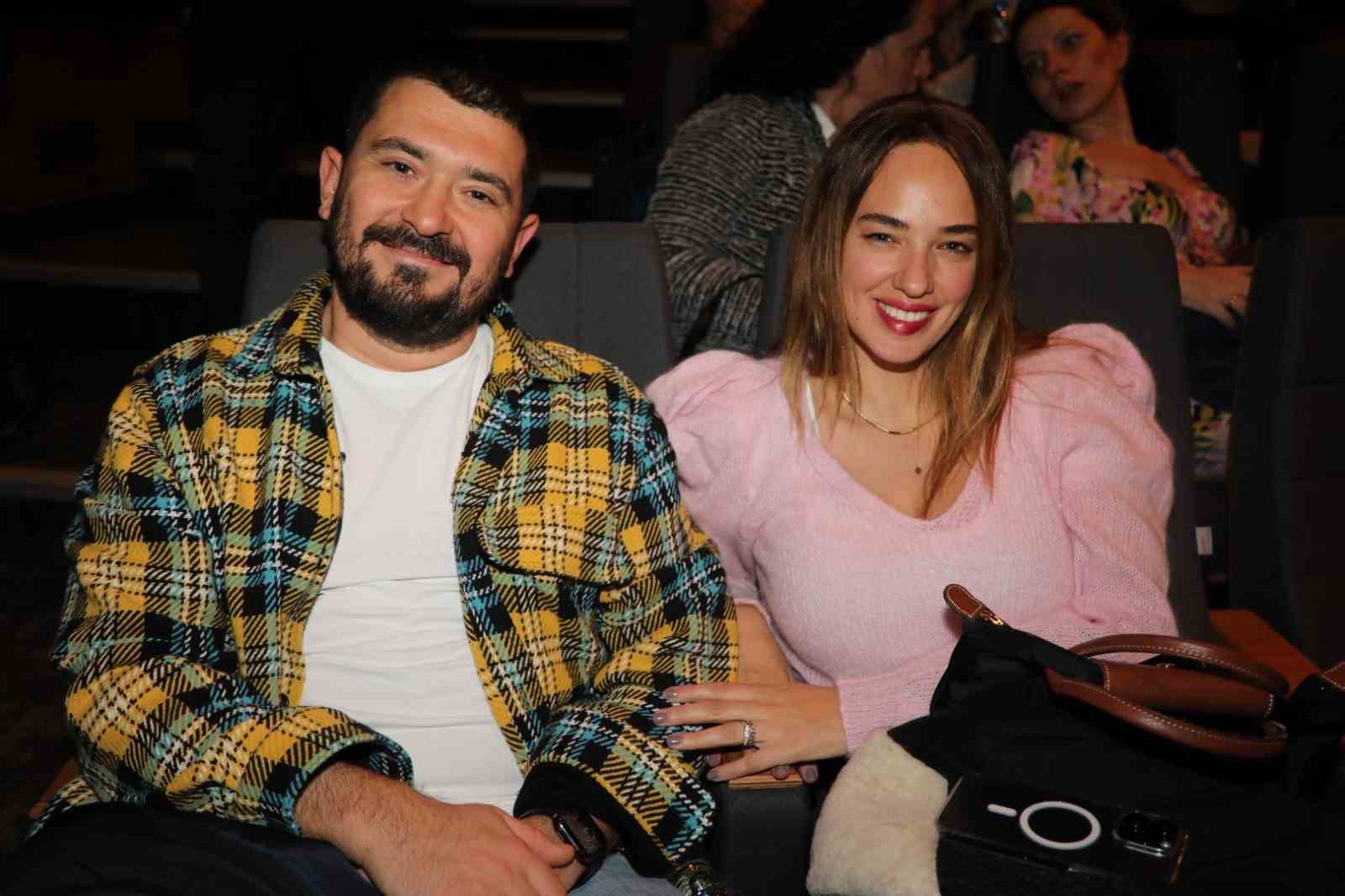 KOCAELİ BÜYÜKŞEHİR BELEDİYESİ ŞEHİR TİYATROLARI, "YAŞAMAK MI YOKSA ÖLMEK Mİ?