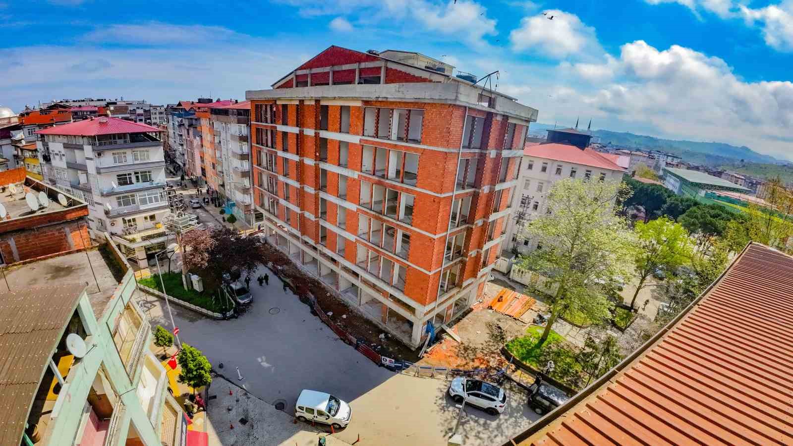 ORDU’NUN ÜNYE BELEDİYESİ TARAFINDAN YÜZDE 80’İ TAMAMLANAN YENİ İŞ MERKEZİ