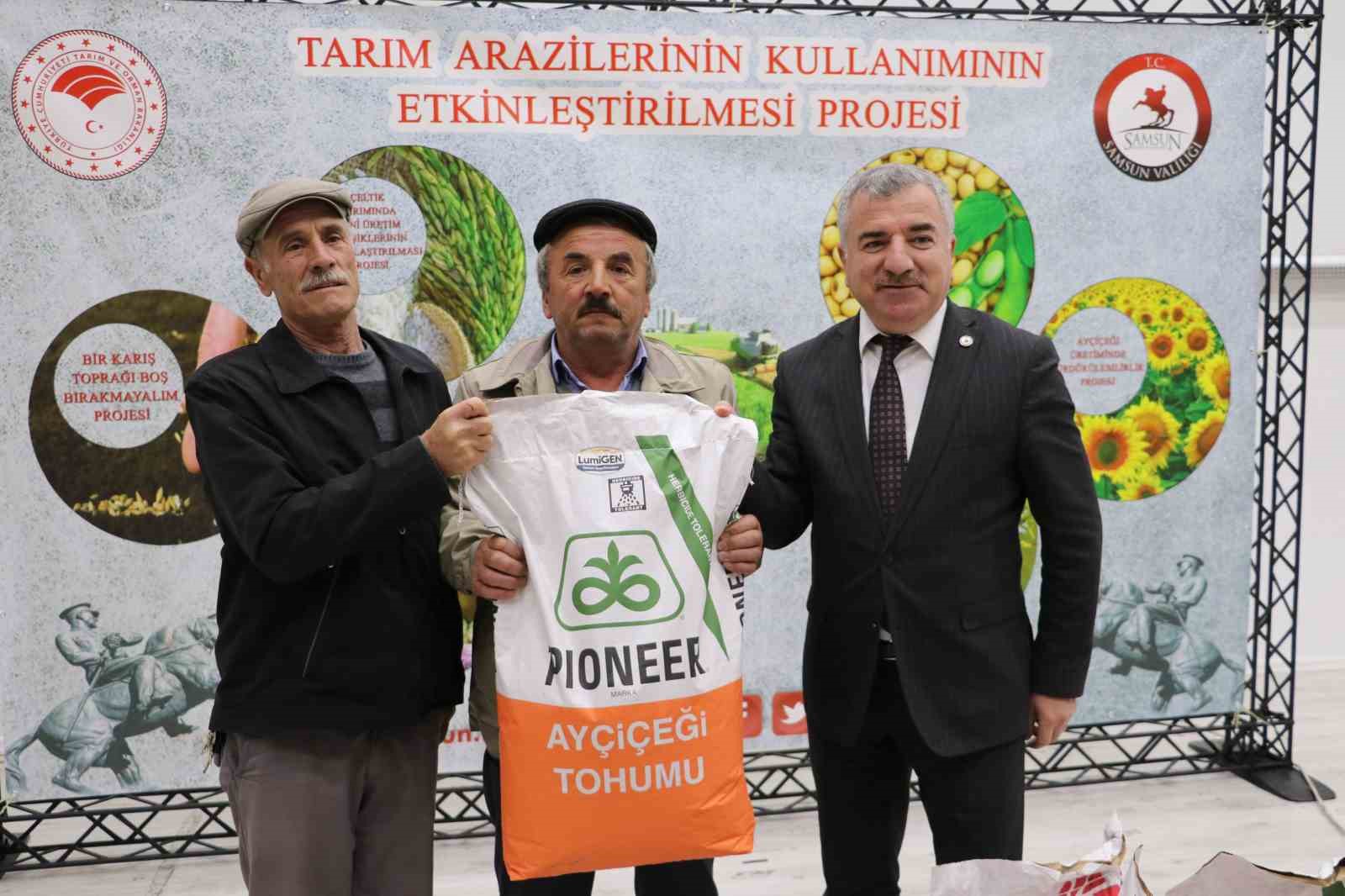 SAMSUN”DA PROJE KAPSAMINDA 8 İLÇEDE YAĞLIK AYÇİÇEĞİ TOHUMU DAĞITILDI