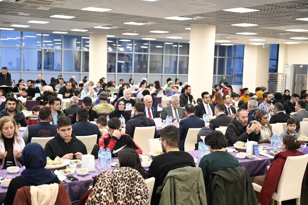 UŞAK ÜNİVERSİTESİ ÖĞRENCİ YAŞAM MERKEZİNDE BULUNAN YEMEKHANEDE, UŞAK İLİNDE İKAMET