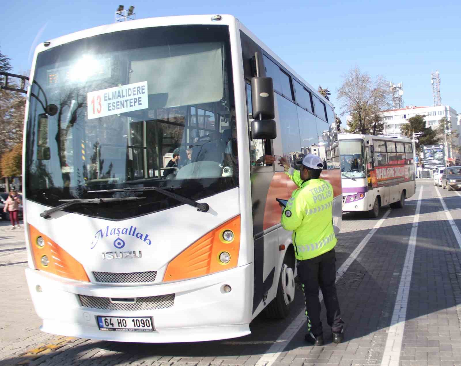 UŞAK’TA TRAFİK POLİSLERİNİN YAPTIĞI UYGULAMADA 946 SÜRÜCÜYE İDARİ PARA CEZASI