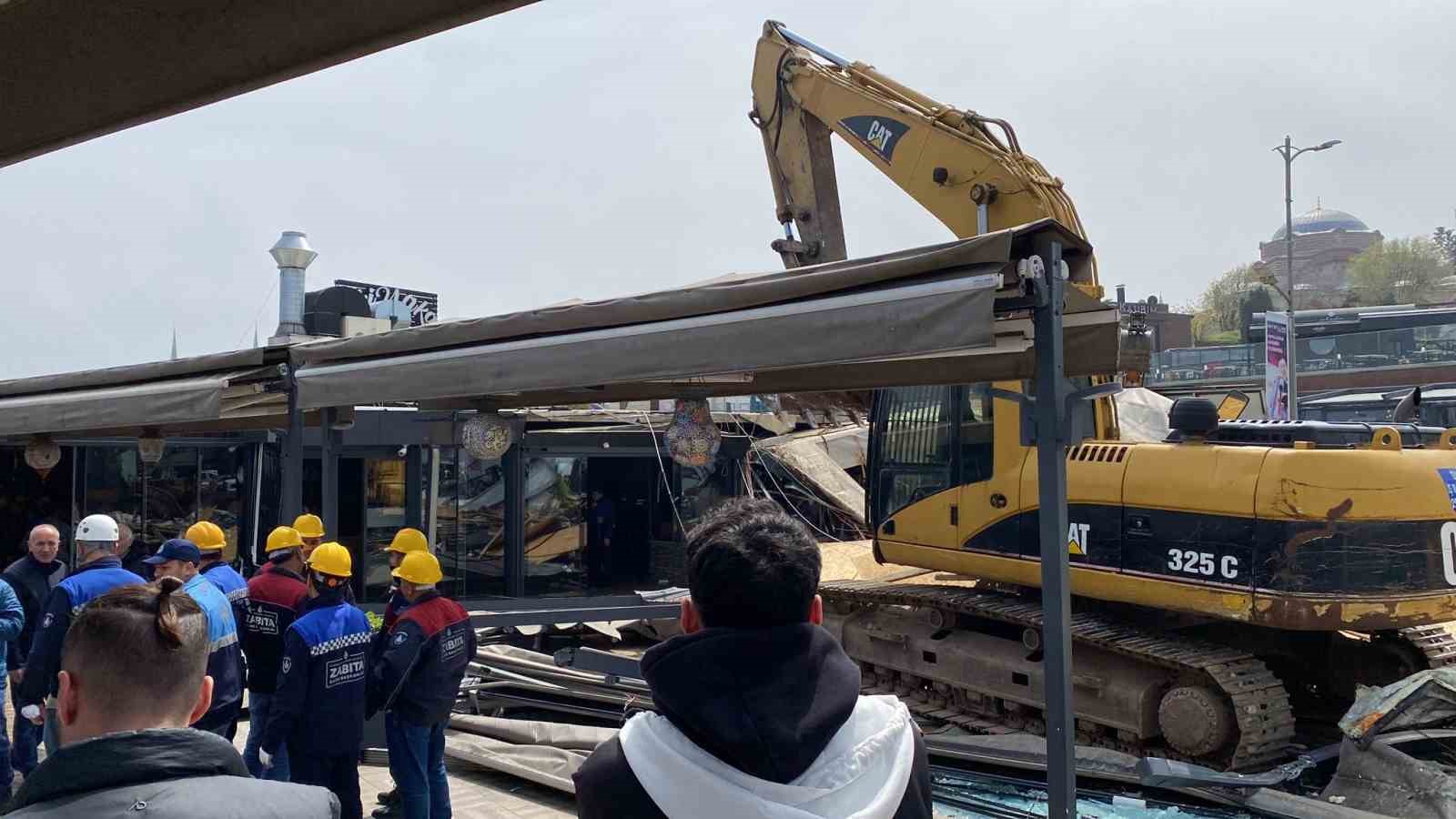 ÜSKÜDAR’DA RUHSATSIZ OLDUĞU BELİRLENEN BİR İŞLETME (İBB) İSTANBUL BÜYÜKŞEHİR BELEDİYESİ