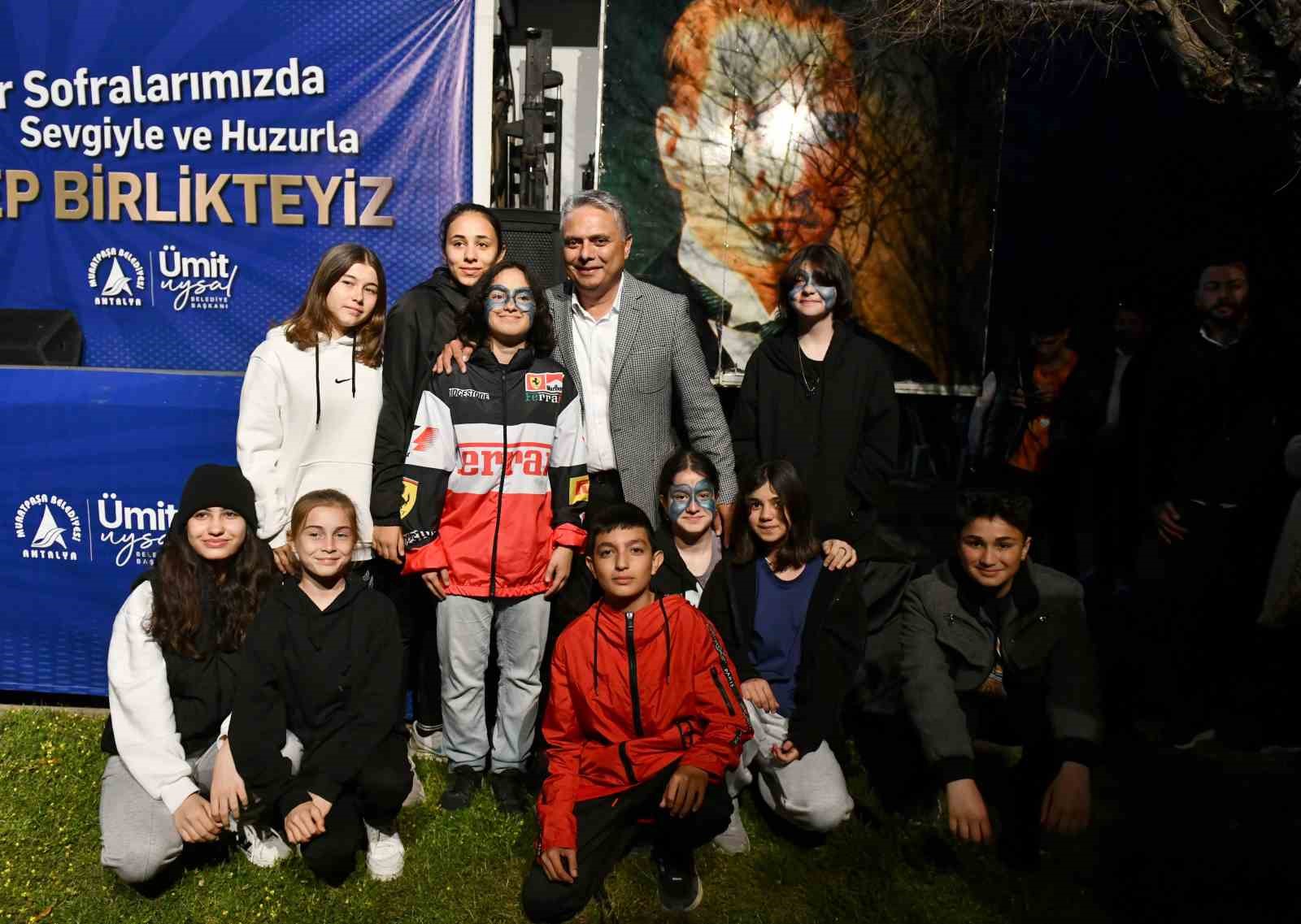 MURATPAŞA BELEDİYE BAŞKANI ÜMİT UYSAL, BAYINDIR PARKI’NDA DÜZENLENEN İFTARDA HİÇBİR