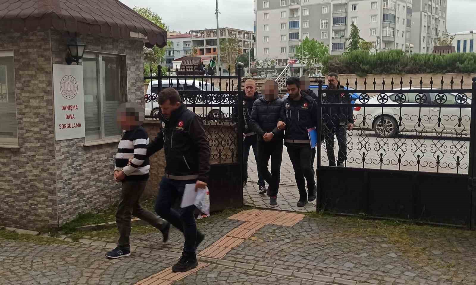 SAMSUN’UN BAFRA İLÇESİNDE UYUŞTURUCU YAKALANAN 3 KİŞİ ADLİYEYE SEVK EDİLDİ.